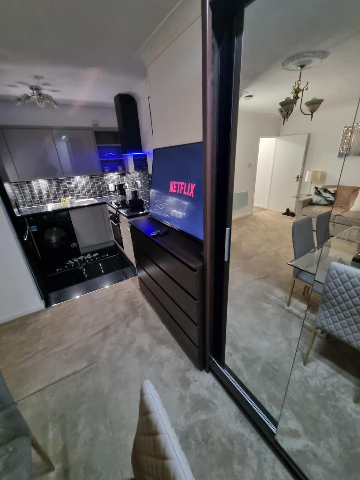 Stylish & Free Parking Apartment