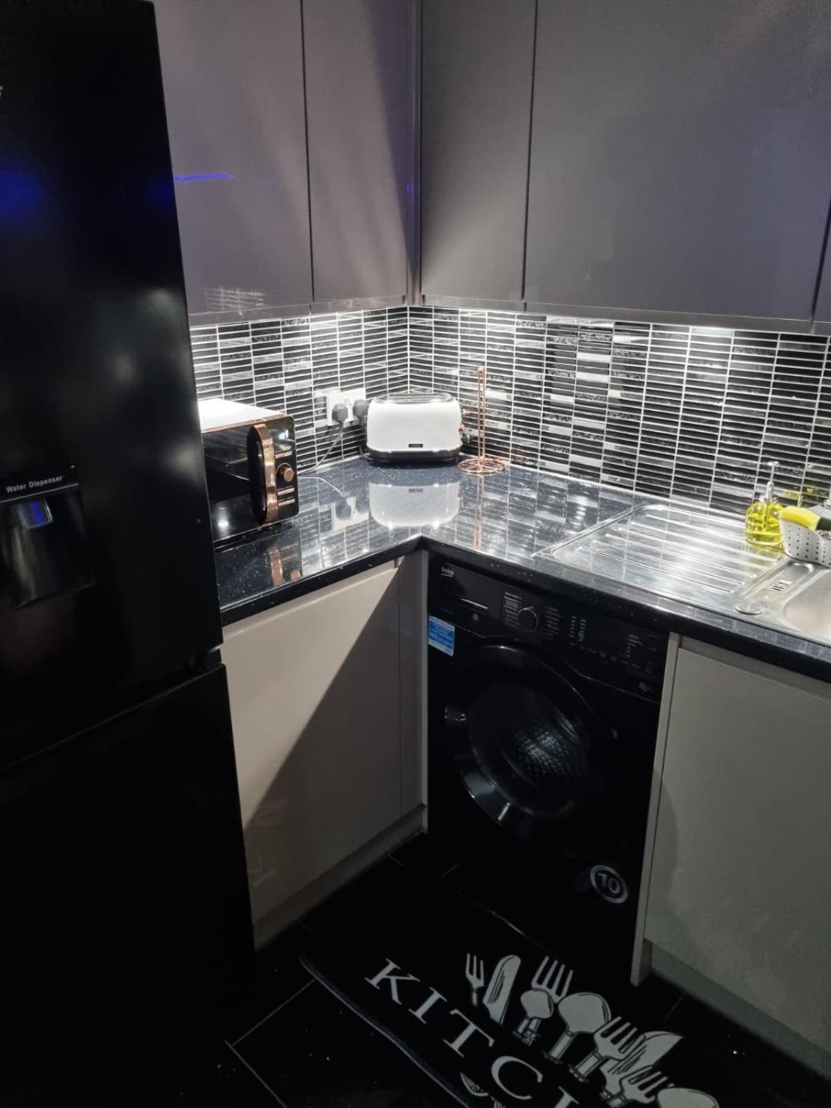 Stylish & Free Parking Apartment