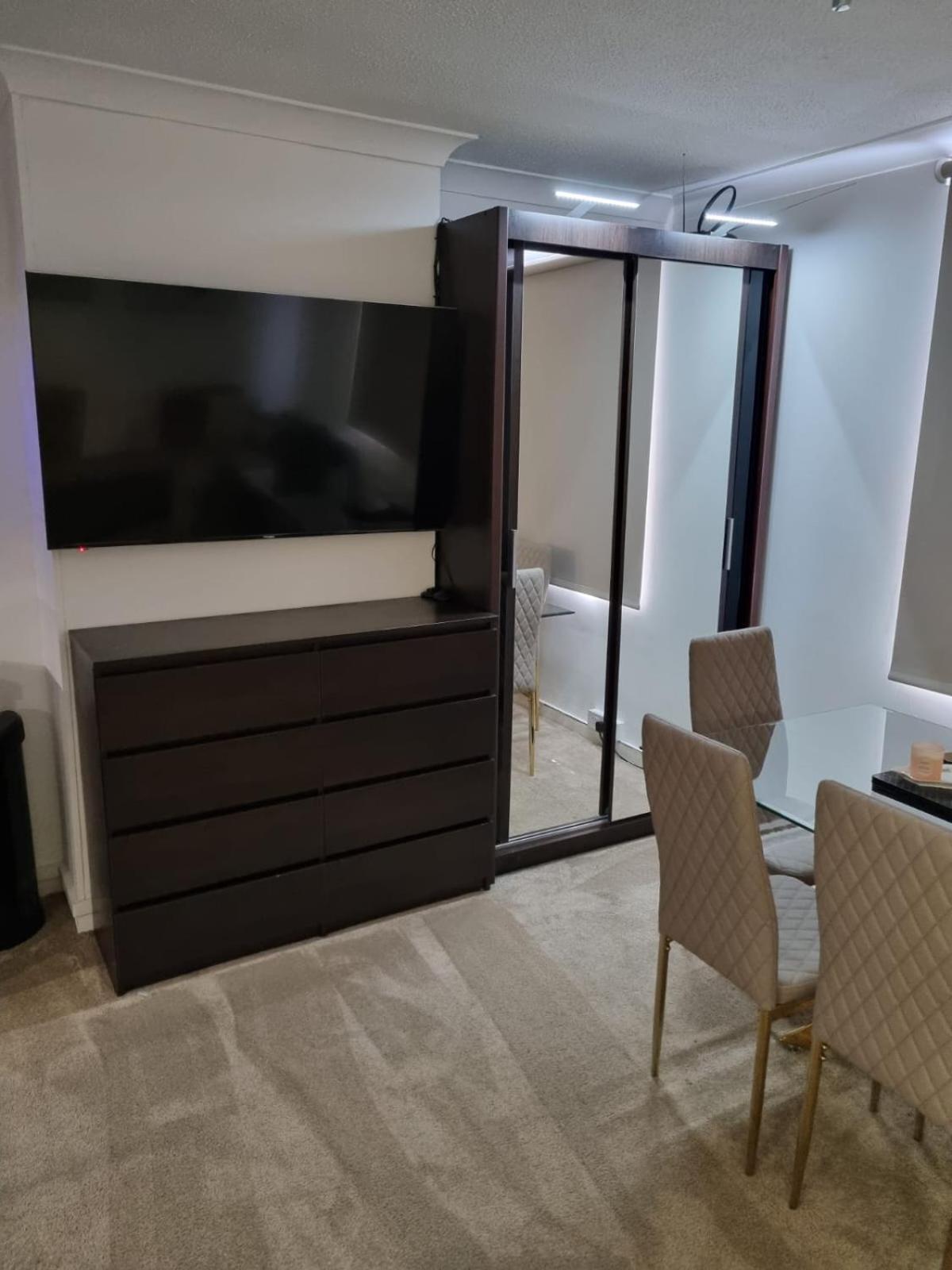 Stylish & Free Parking Apartment
