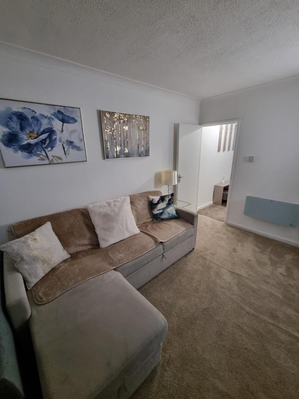 Stylish & Free Parking Apartment