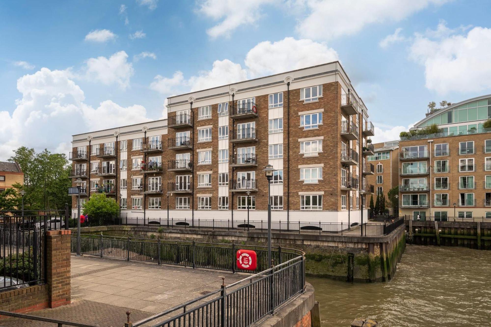 Appartement Wonderful 2br Flat With River Views And Balcony Londen