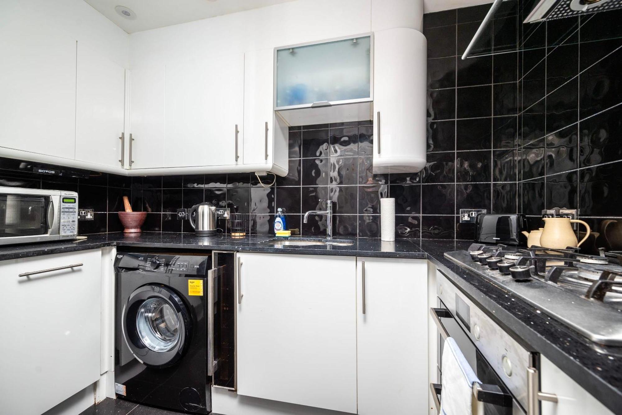Appartement Wonderful 2br Flat With River Views And Balcony Londen