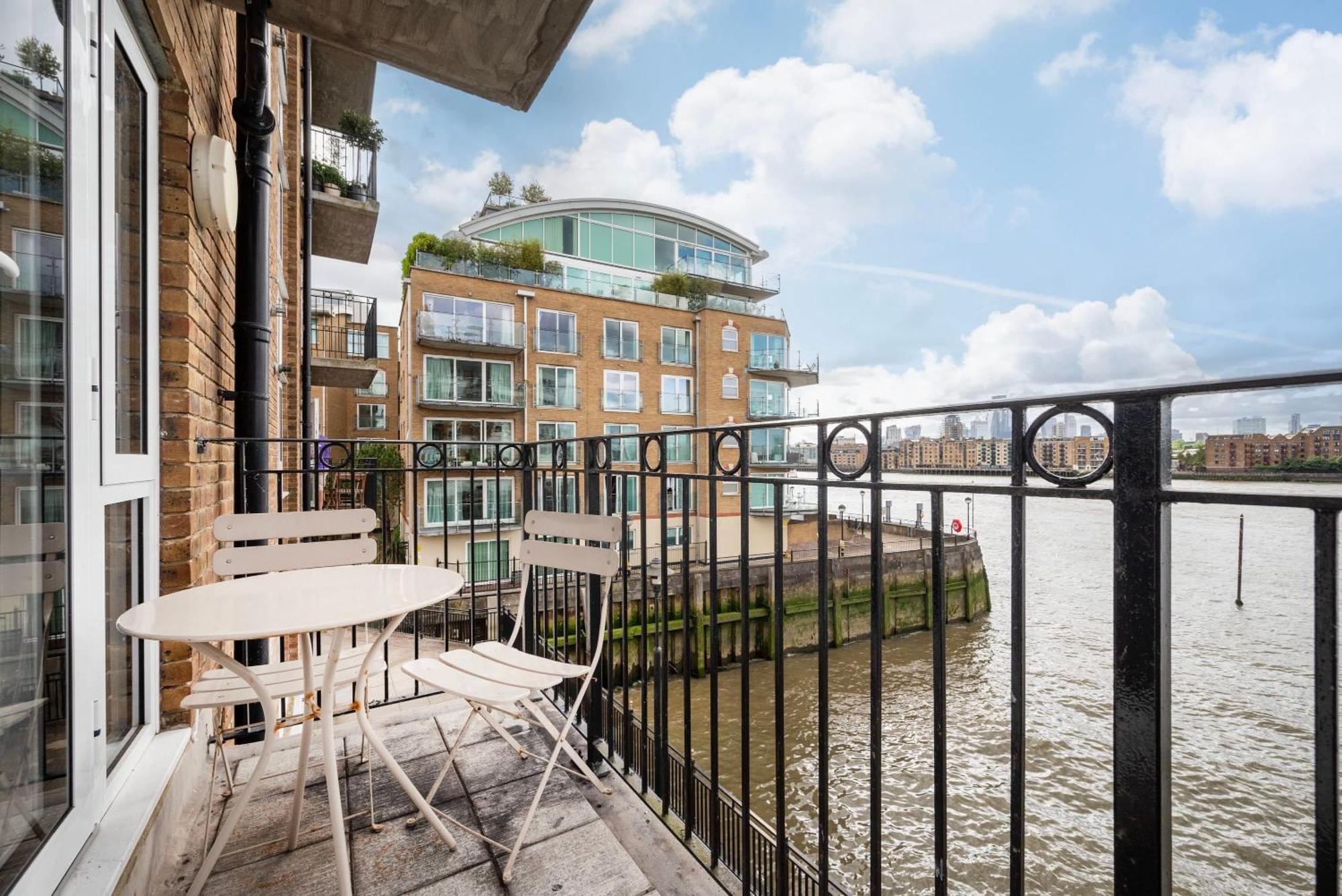 Wonderful 2br Flat With River Views And Balcony * Londen