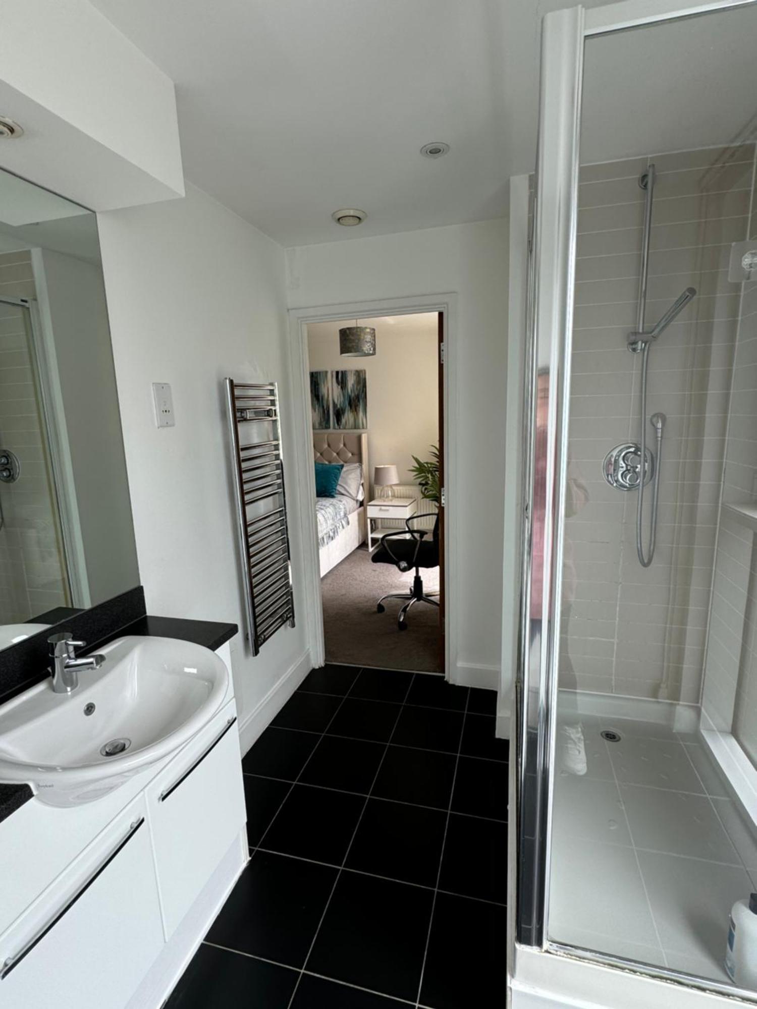 Luxury Dockview 3 Beds Excel Apartment