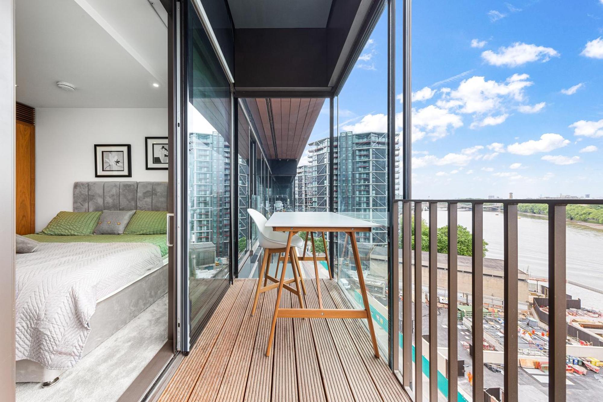 Appartement Spectacular Riverview Two Bedroom Luxury Designer Apartment-ac-parking-wifi-2 Bathrooms Londen