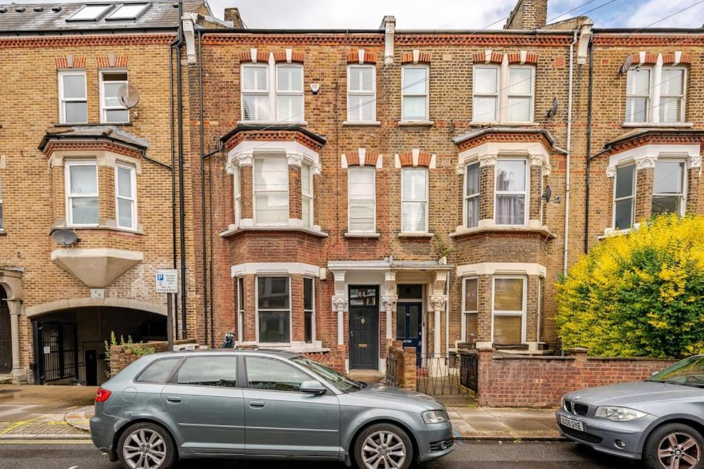 Luxurious & Modern 2 Bedroom Notting Hill Townhouse