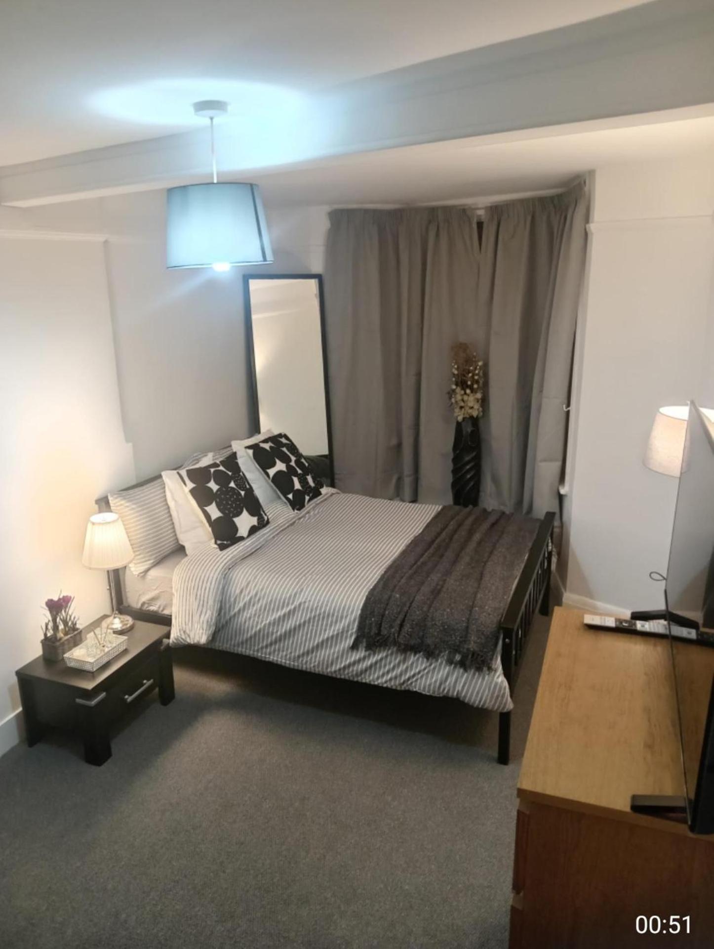 View - Near Canary Wharf Apartment *