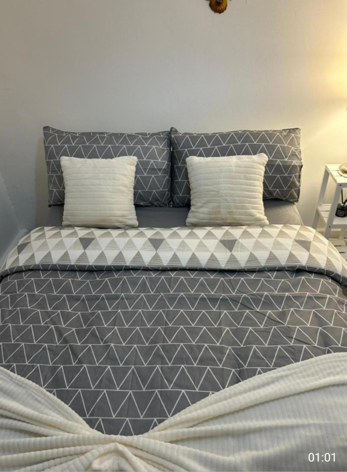 View - Near Canary Wharf Apartment *