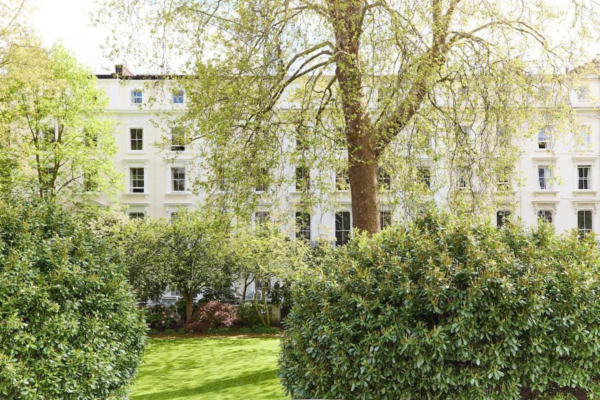 Summer Family Terrace - Location *