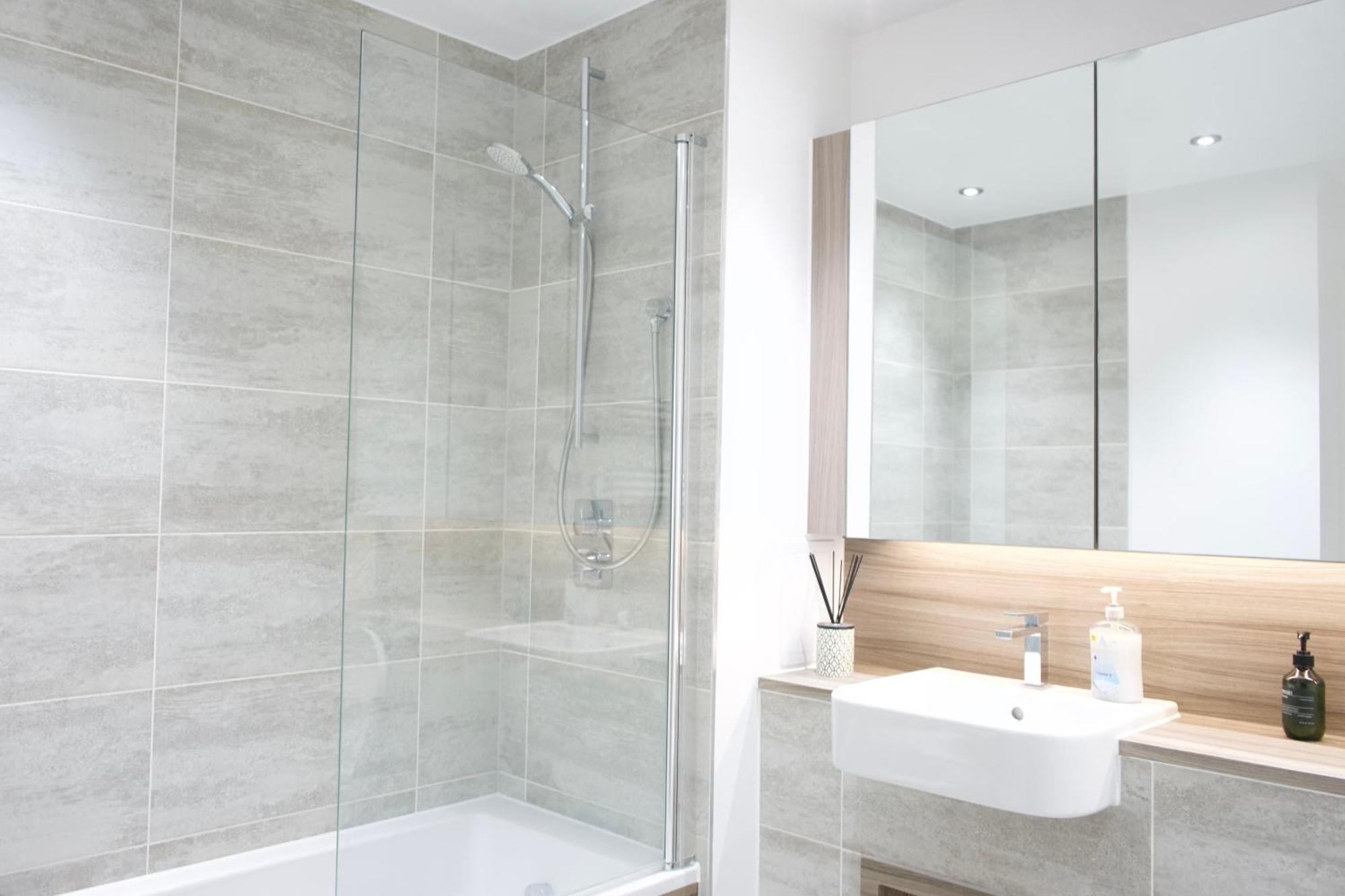 Luxury Flat In Royal Wharf Apartment London
