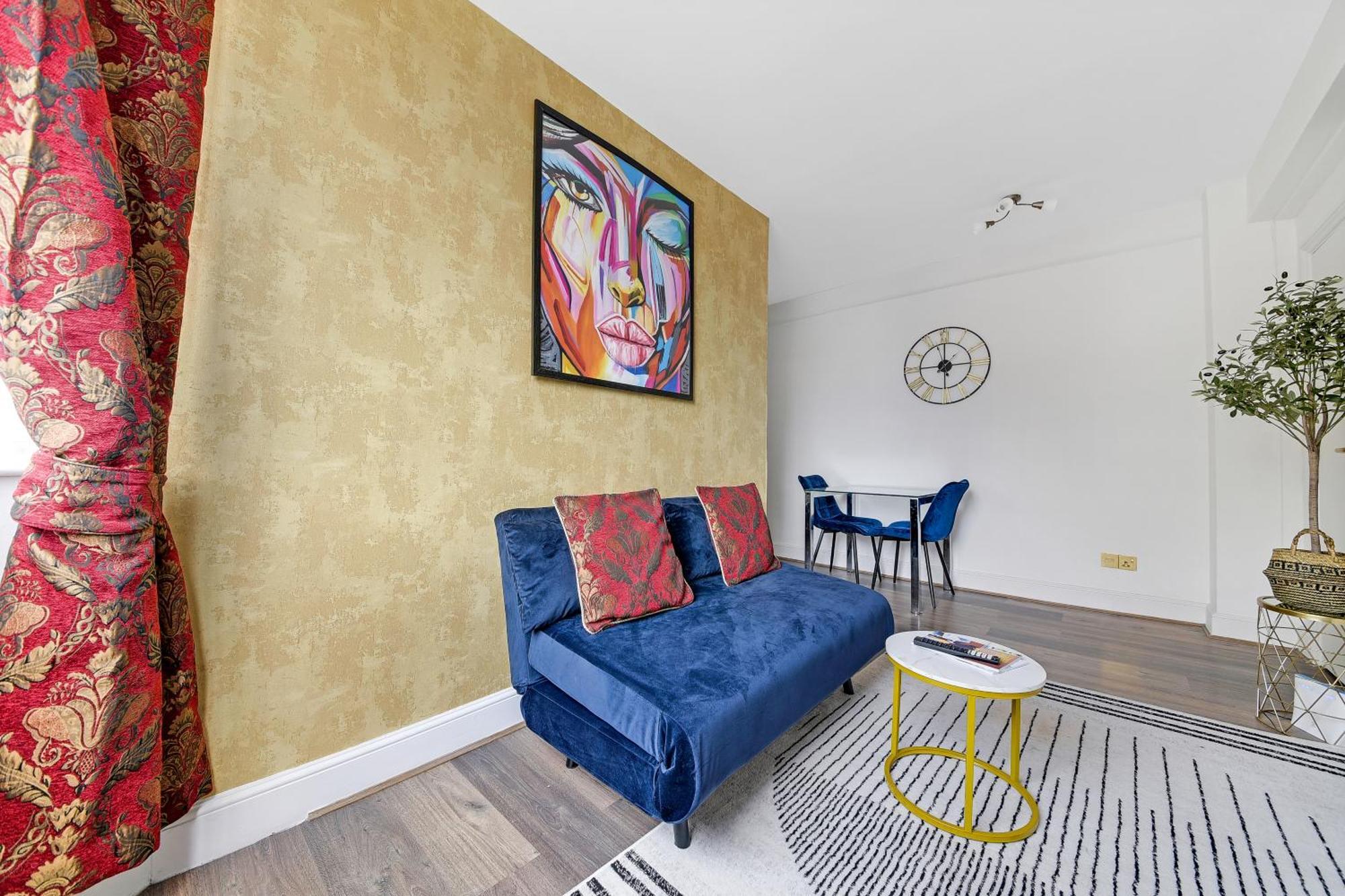 Apartment Stylish & Comfy Chelsea Haven Walk To Tube & Bus *