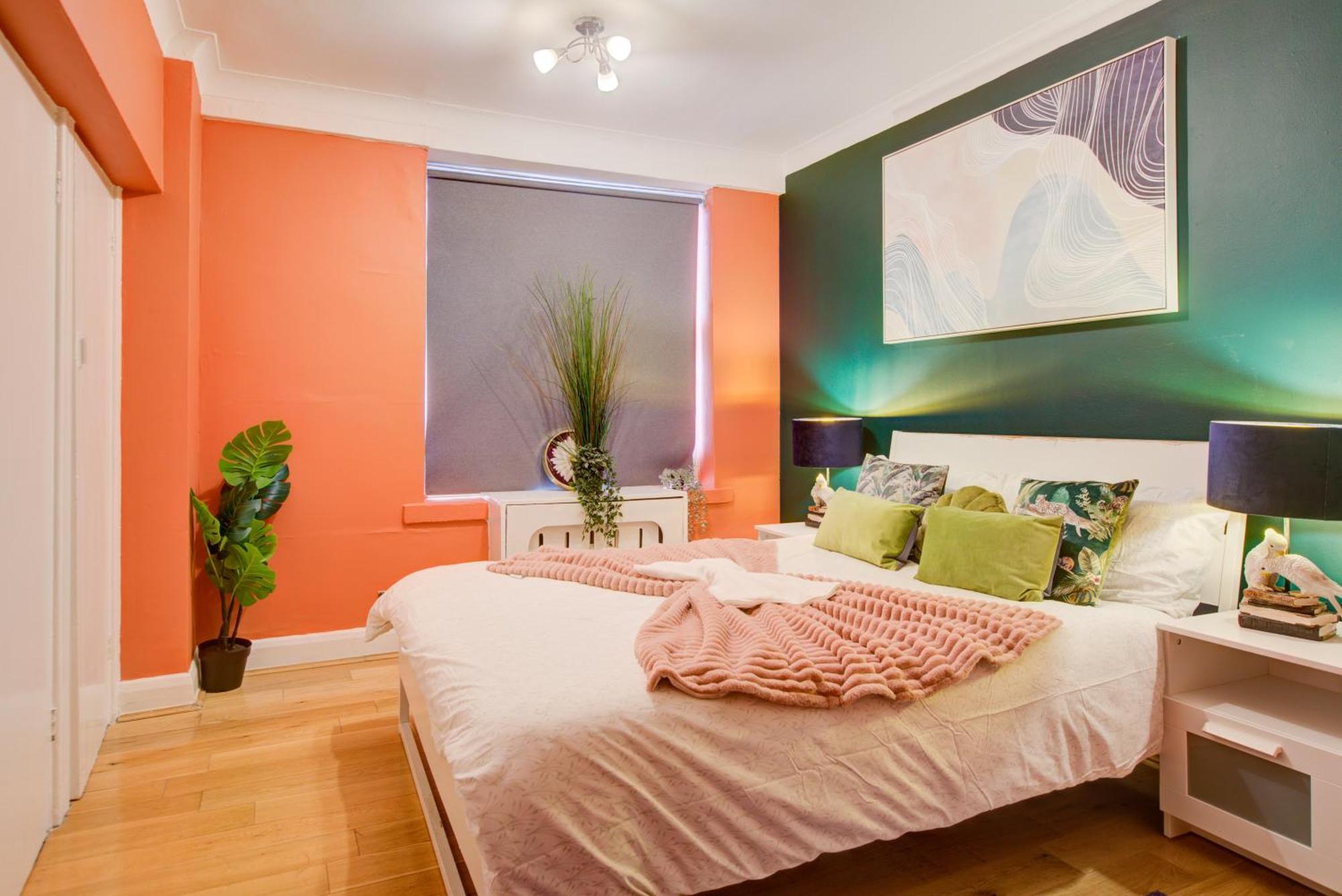 Apartment 2 Bedroom And Living Flat In Central *