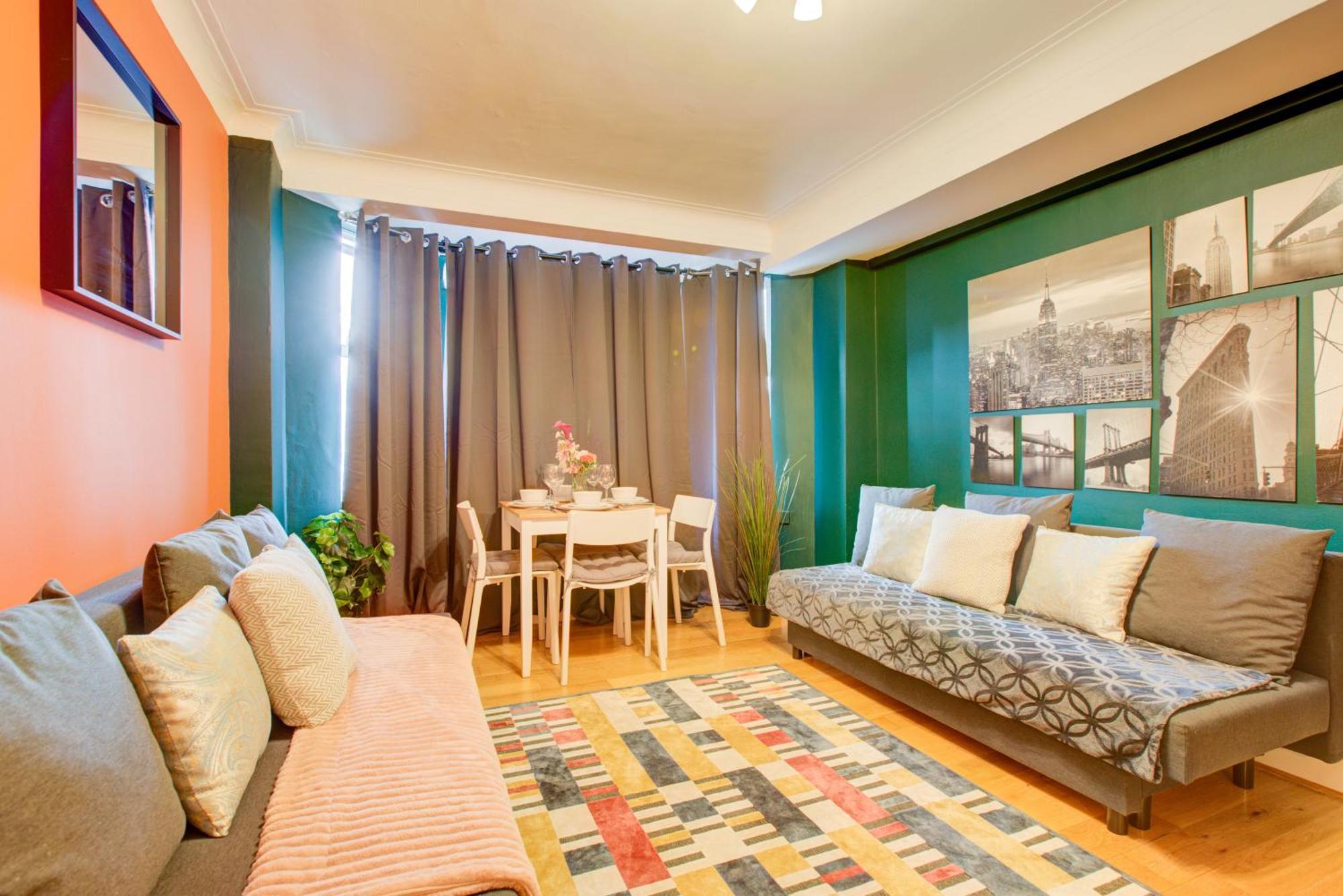 2 Bedroom And Living Flat In Central