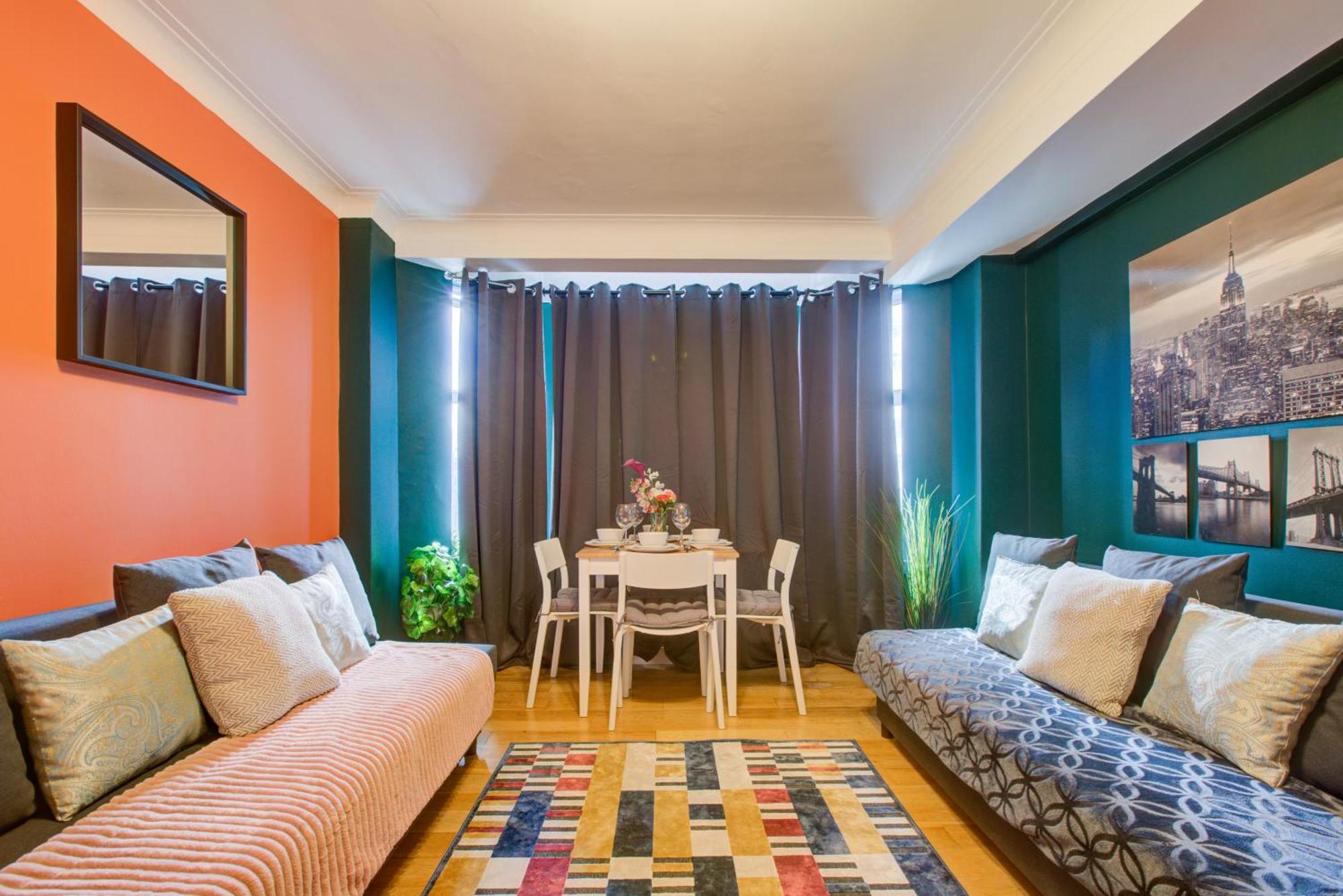 2 Bedroom And Living Flat In Central Appartement Londen