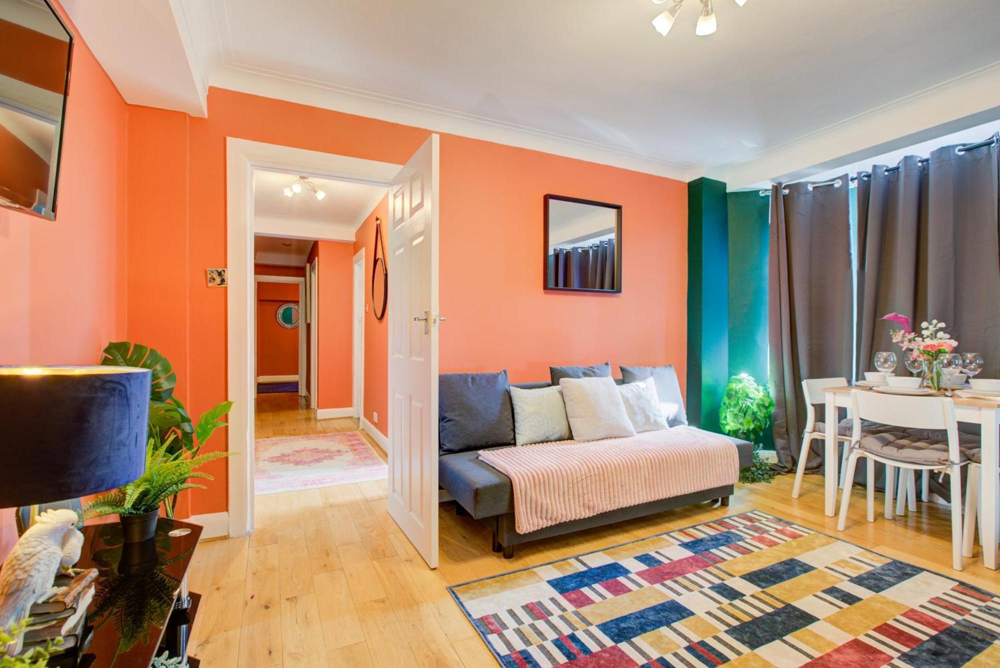 2 Bedroom And Living Flat In Central Londen