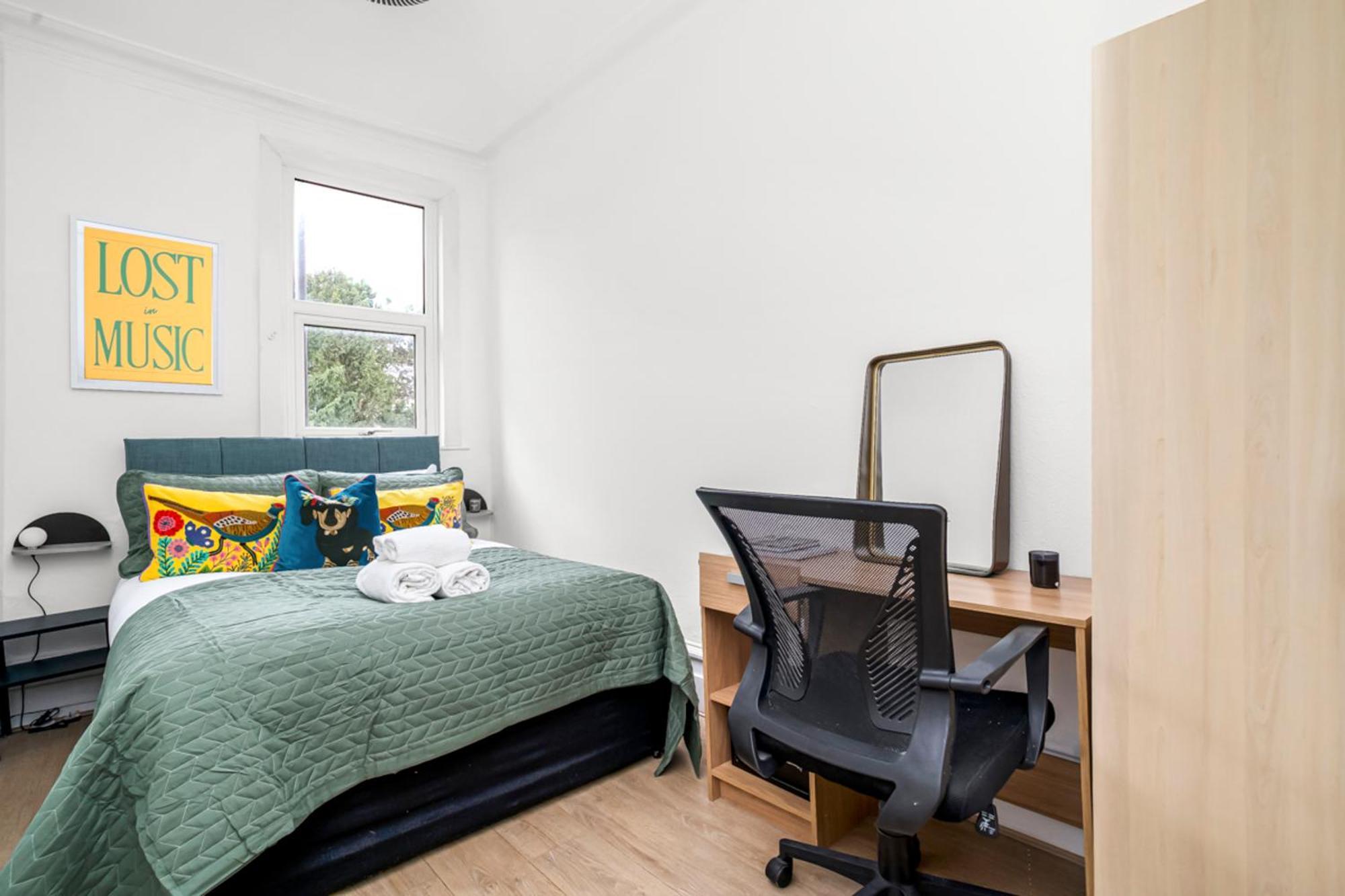 Spacious Retreat 2 Bedroom 5 Guests Apartment *