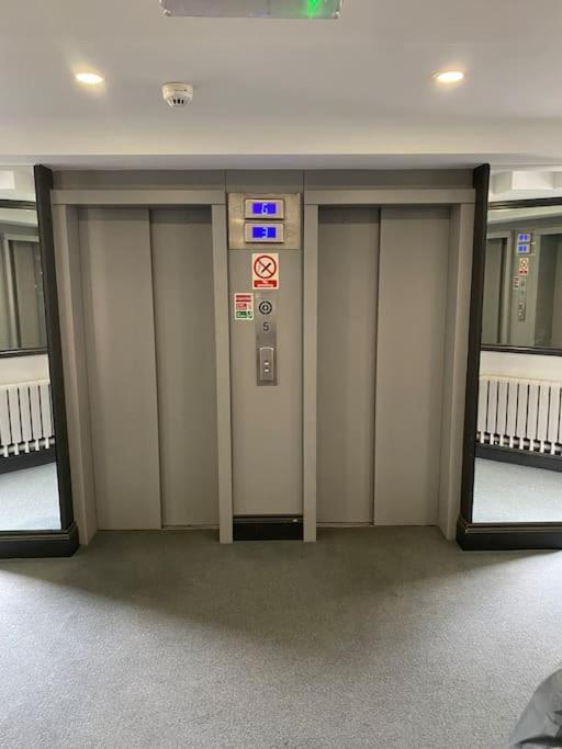 Stylish & Comfy Chelsea Haven Walk To Tube & Bus Apartment *