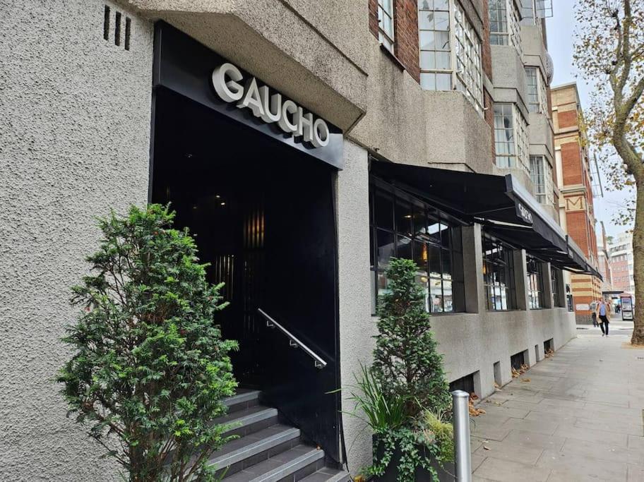 Stylish & Comfy Chelsea Haven Walk To Tube & Bus Apartment *