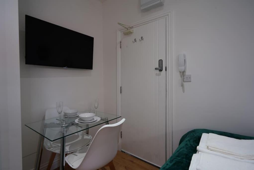 New 3 * London