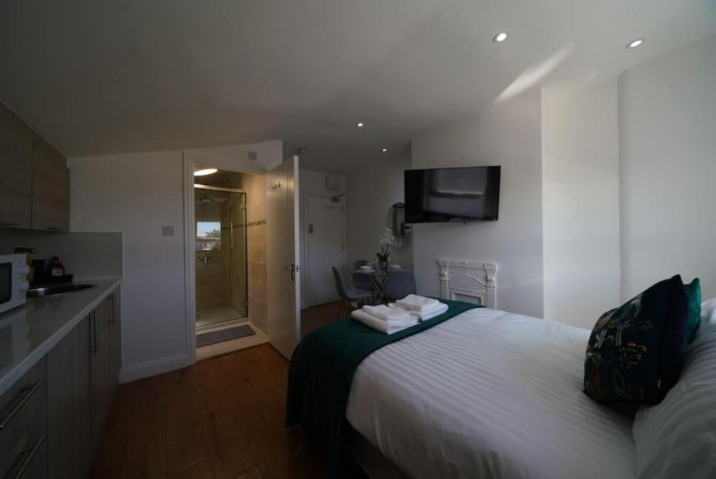 Apartment New 4 *