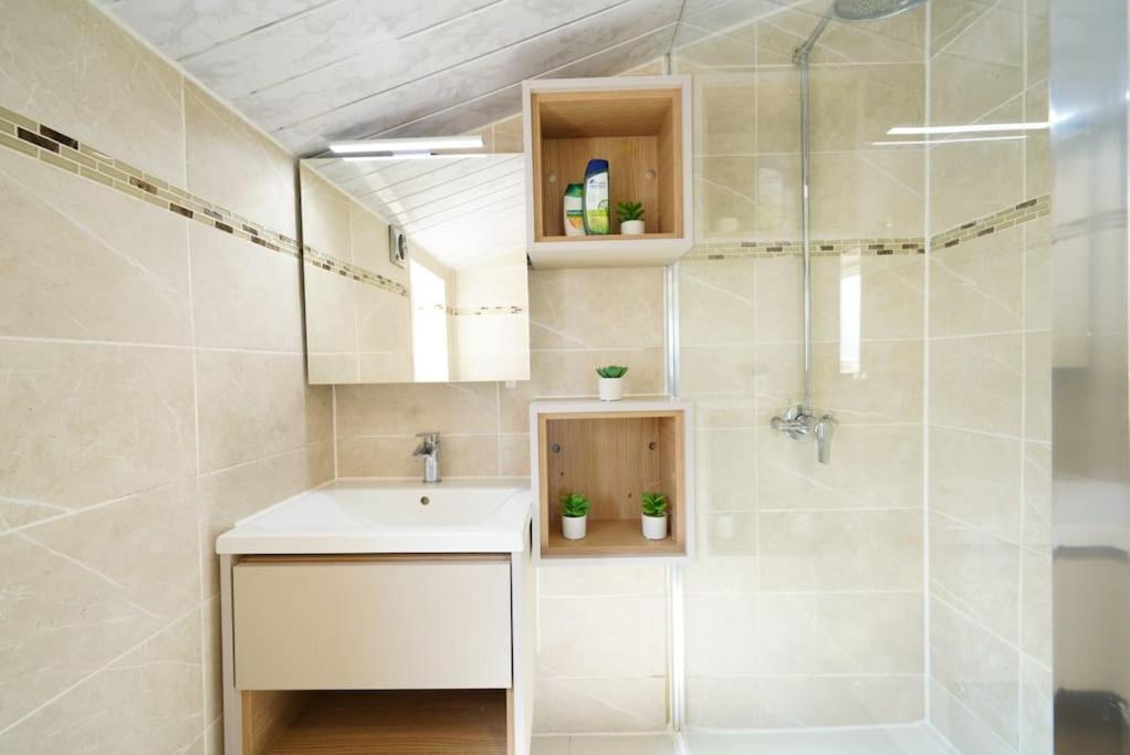 Apartment New 4 *