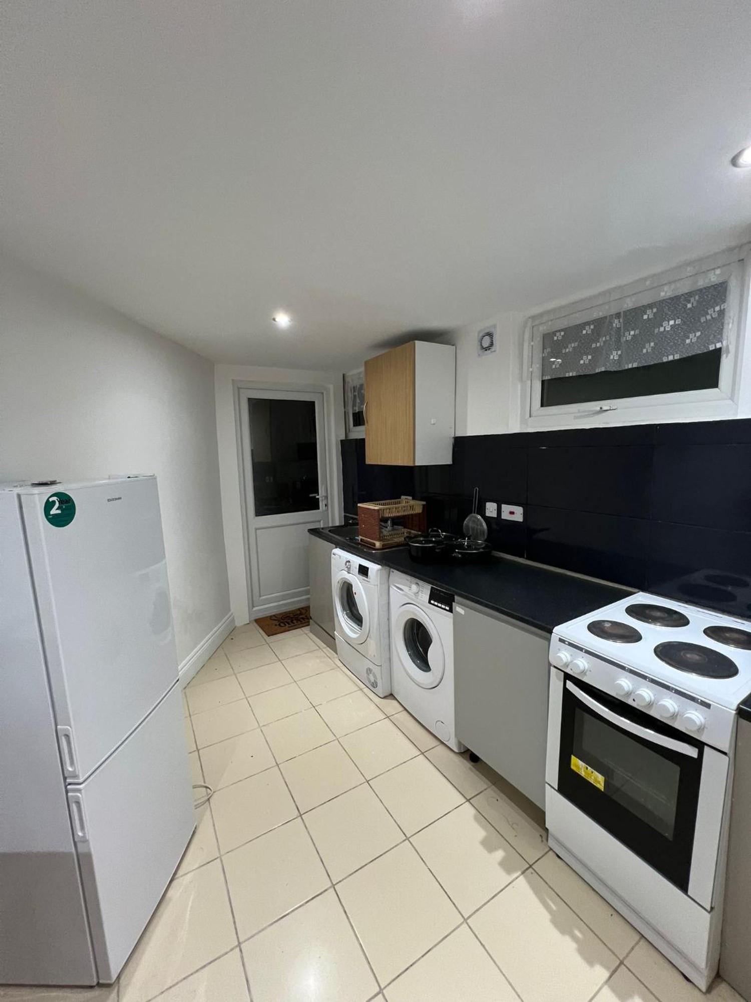 Appartement Starlet Manor Park Londen