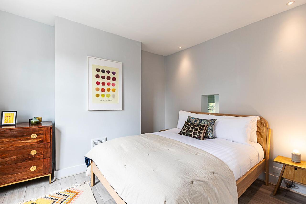 Renovated Historic & Garden In Enclave Holiday home London
