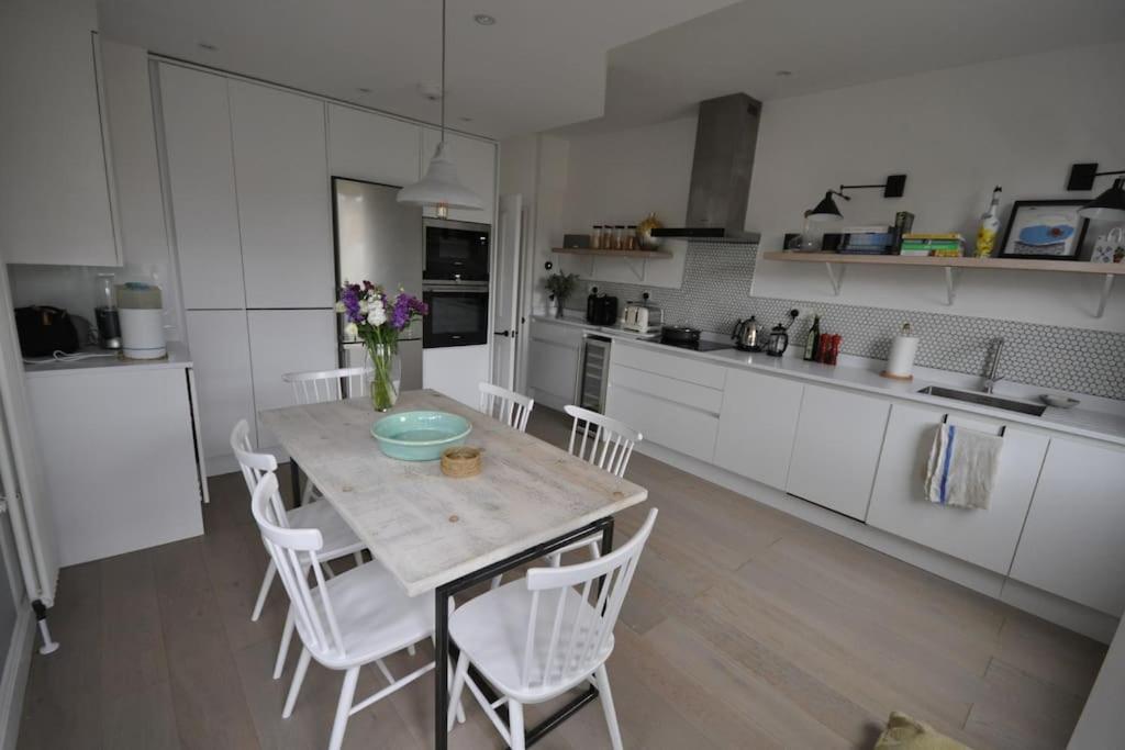Lovely 2-bed Maisonette With Garden Close To River In Barnes - Mortlake *