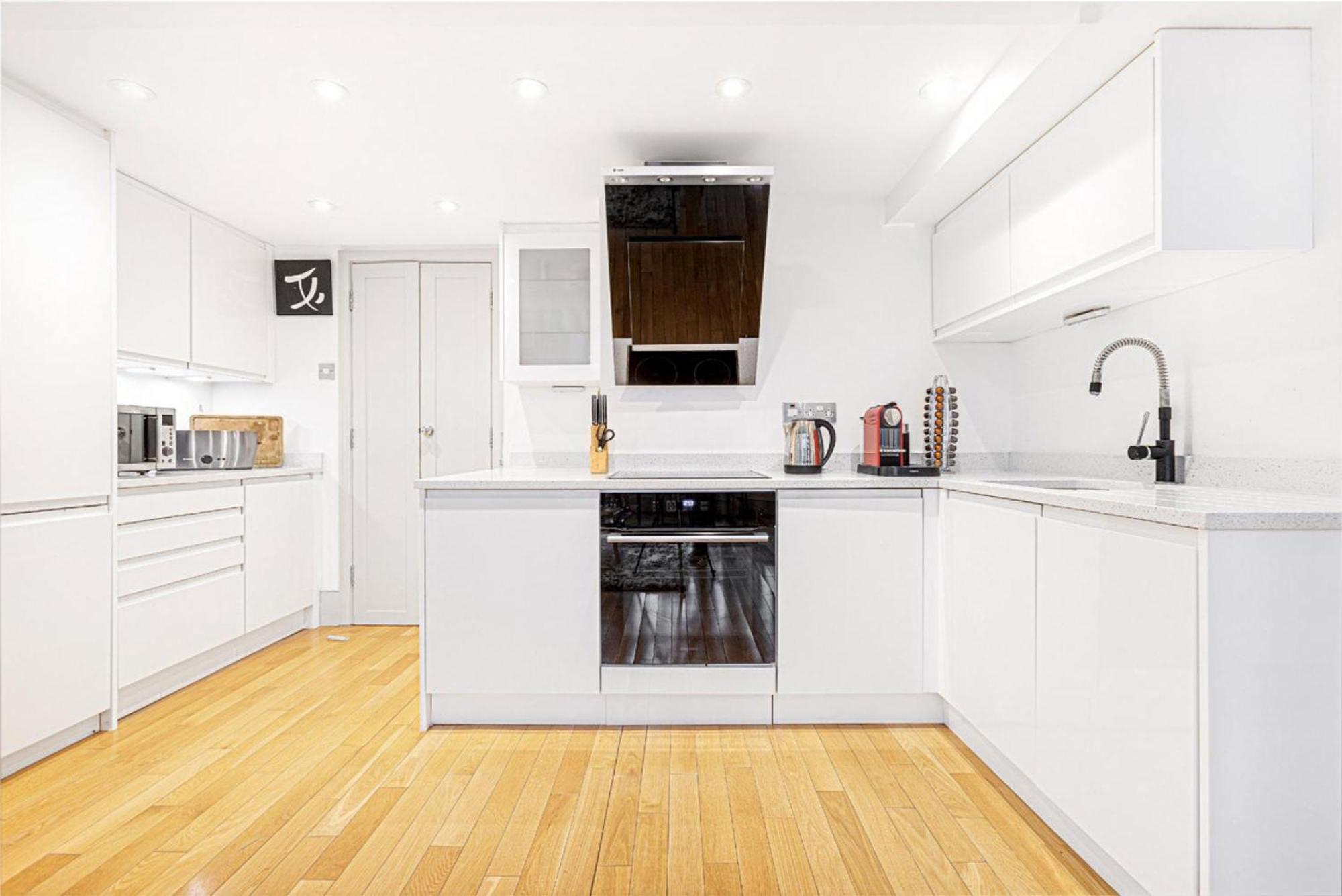 Boltons Court - 1 Bed Apartment London