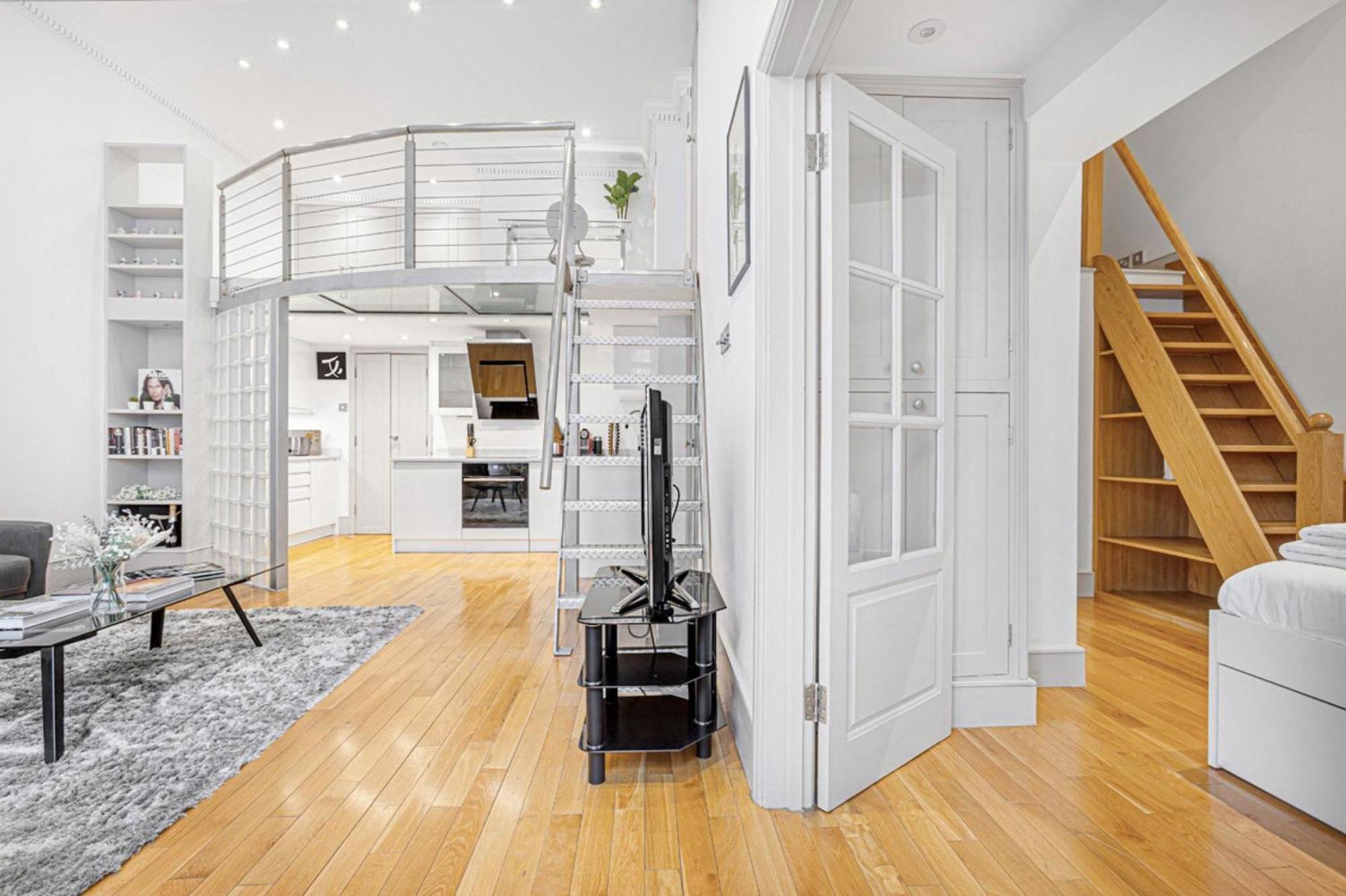 Boltons Court - 1 Bed Apartment *