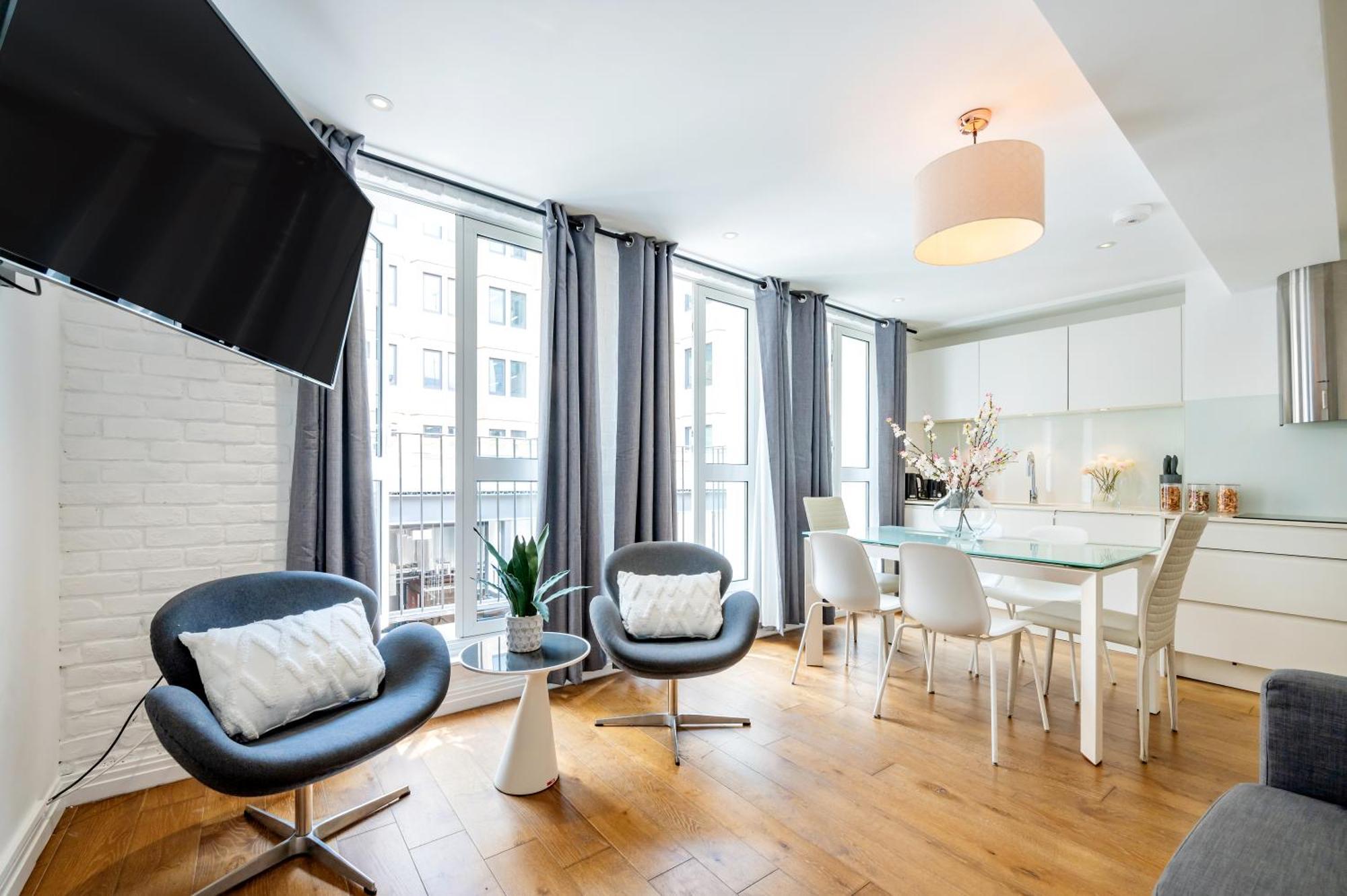 Welcome - The Piazza Apartment *