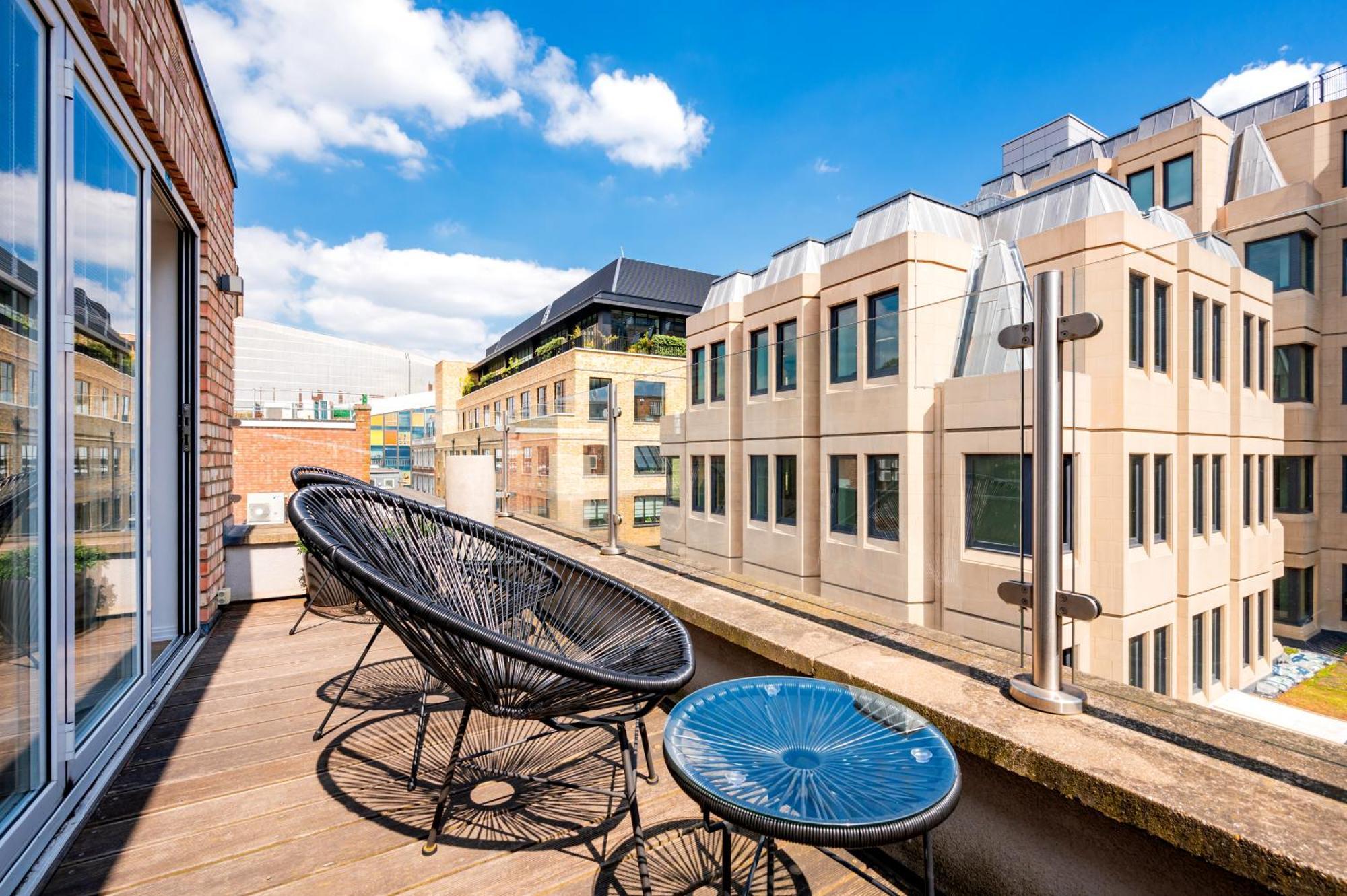 Welcome - The Piazza Apartment