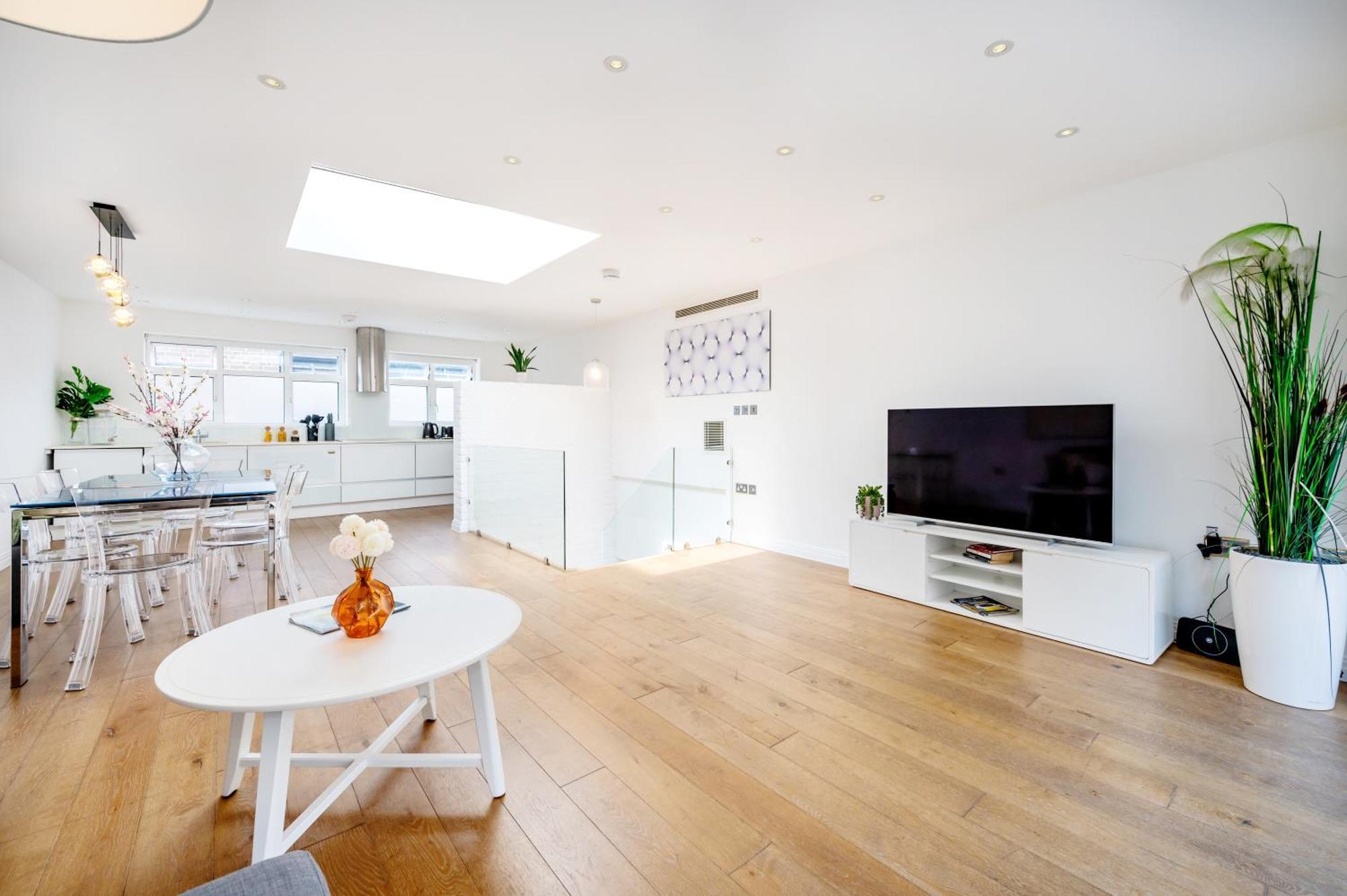 Welcome - The Piazza Apartment