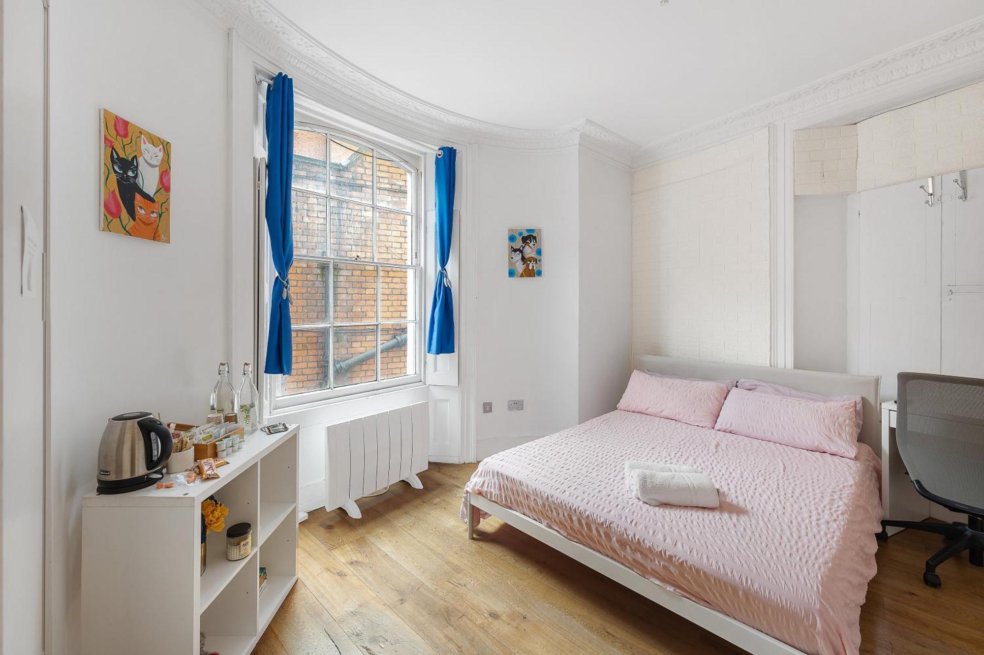 Privatunterkunft Lovely Bedroom With Private Bathroom *