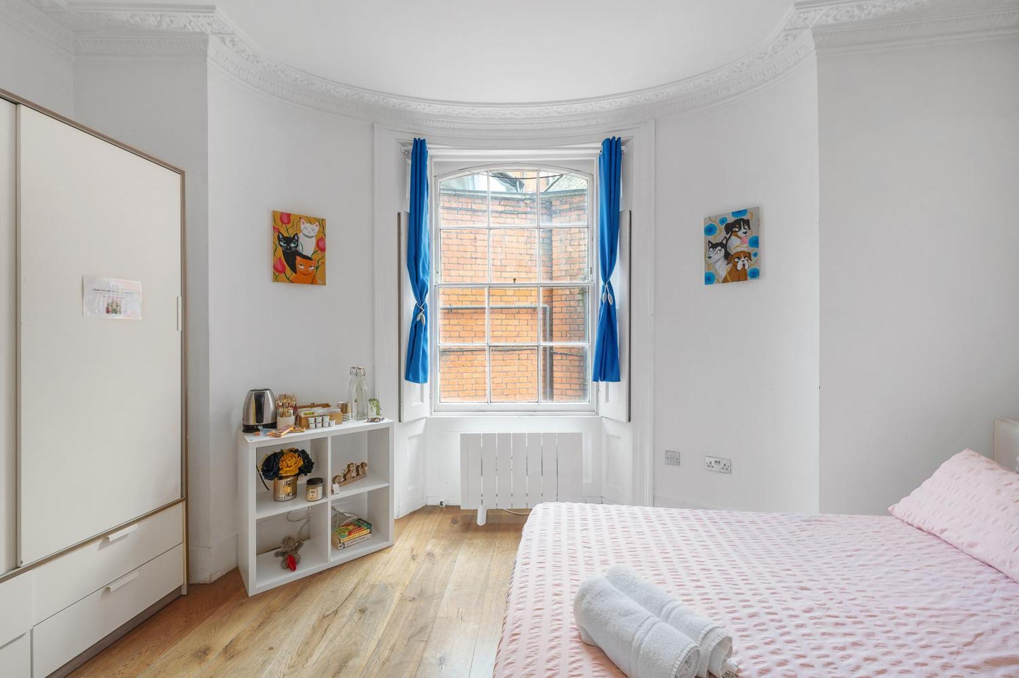 Lovely Bedroom With Private Bathroom