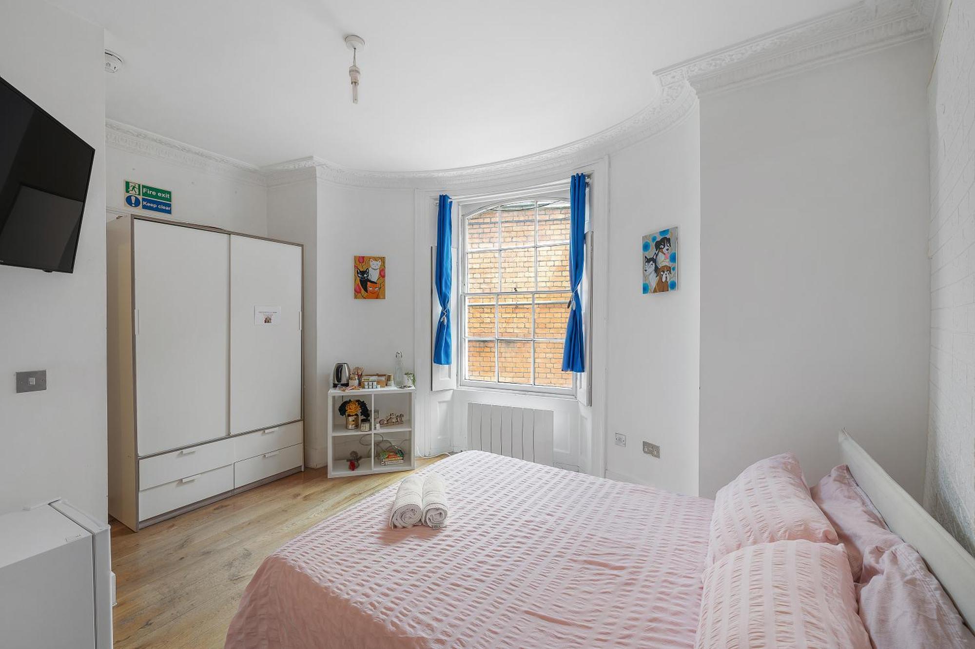 Privatunterkunft Lovely Bedroom With Private Bathroom London