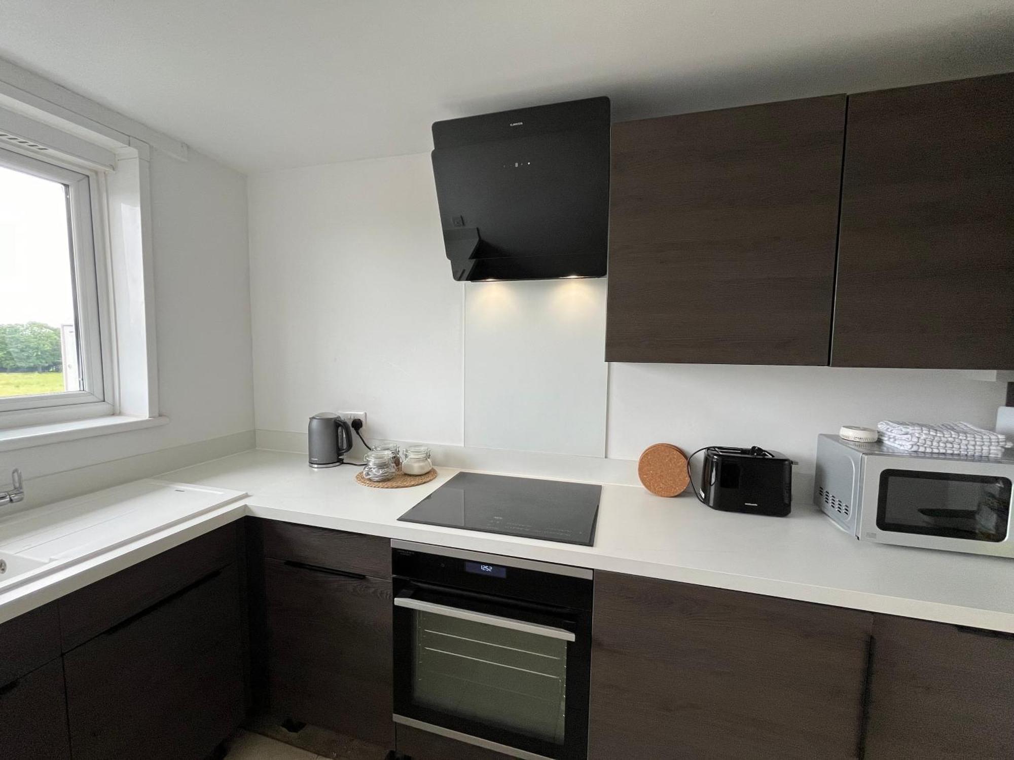 Spacious 2 Bed Flat Near Elizabeth Line