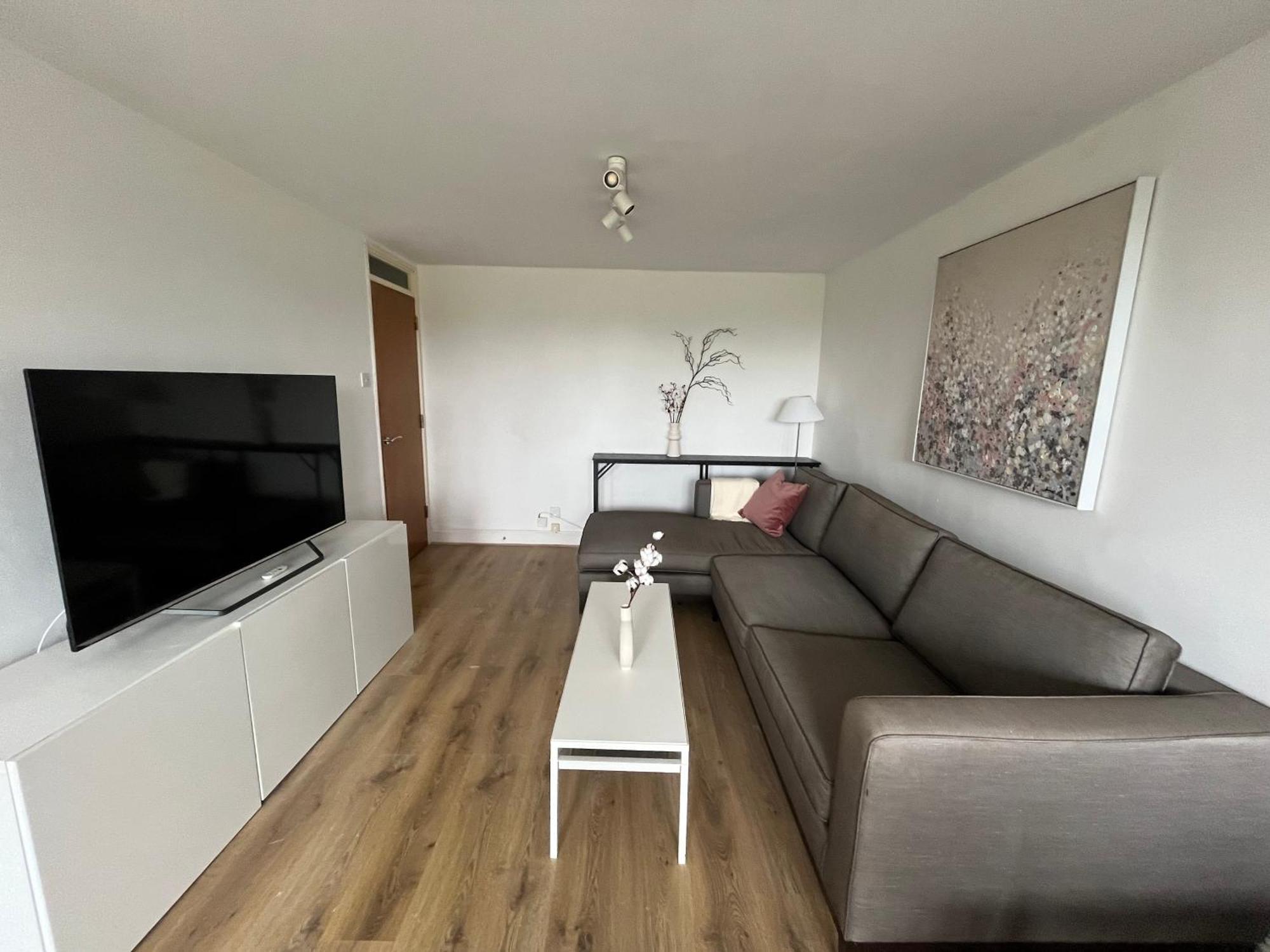 Apartment Spacious 2 Bed Flat Near Elizabeth Line *