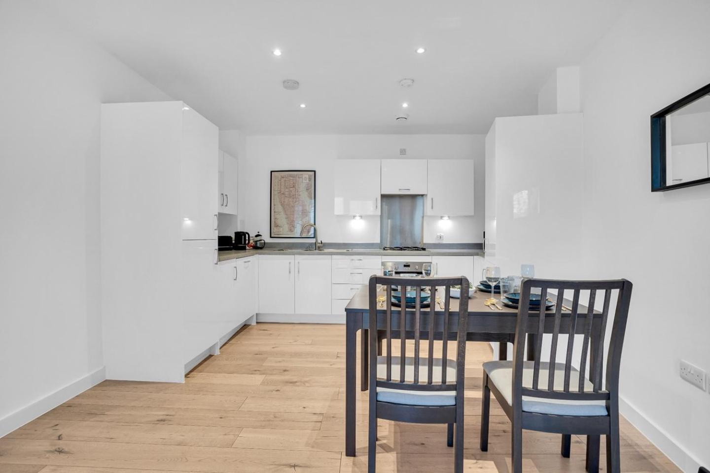Modern 2-bed In Greenwich - Prime Location Near Cutty Sark & Excellent Transport Links Apartment *