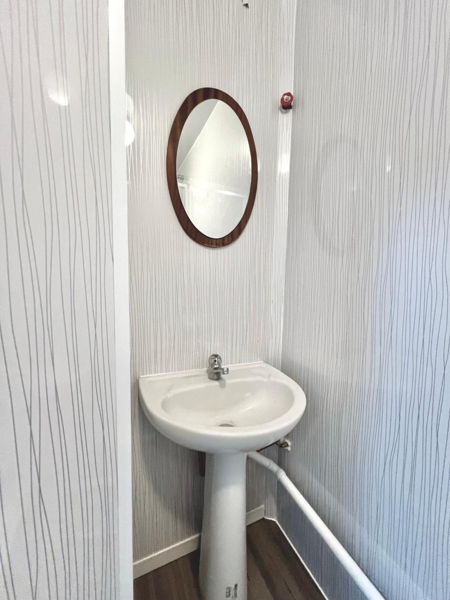 Complete Flat Netflix And Fast Wifi Londen