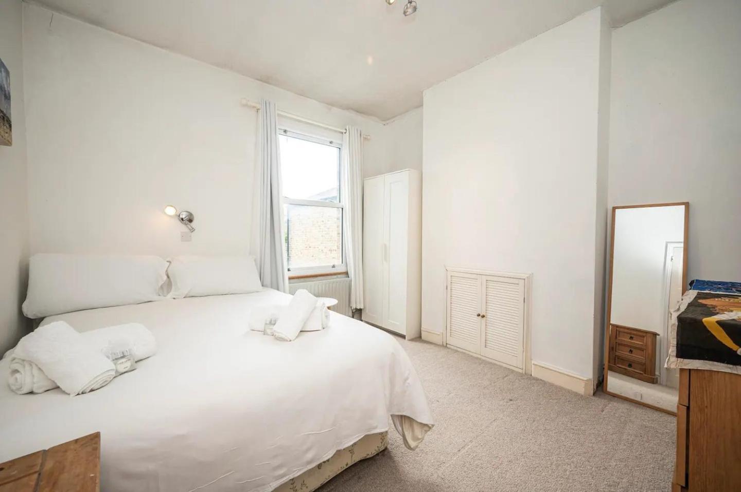 Pass The Keys Large Period House With Garden Near Peckham * London
