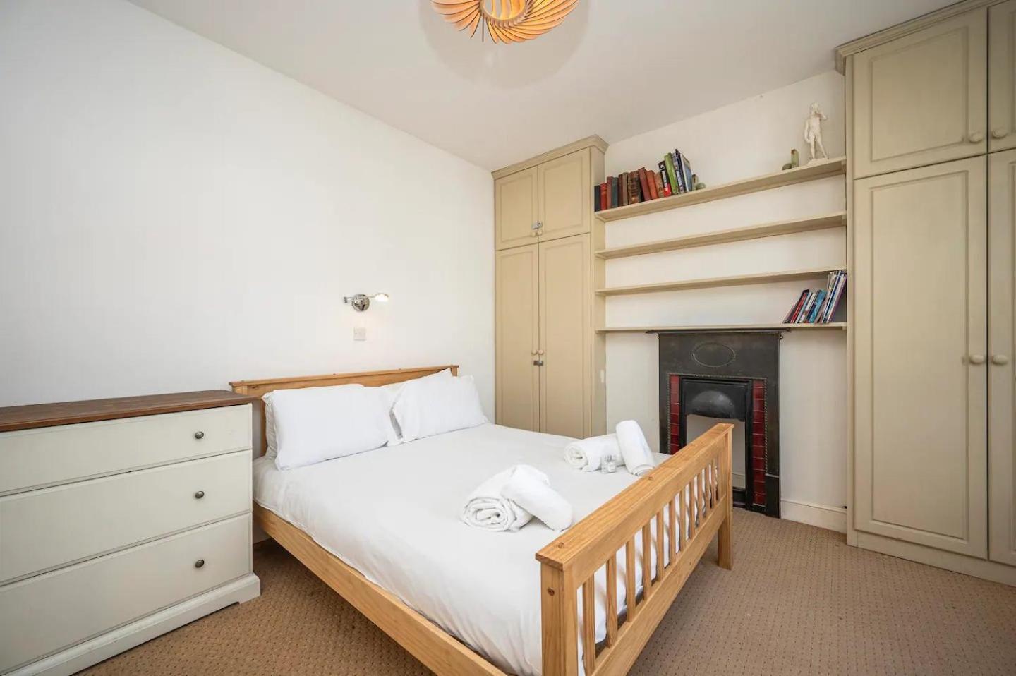 Pass The Keys Large Period House With Garden Near Peckham * London