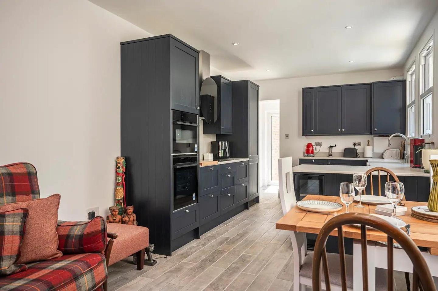 Pass The Keys Large Period House With Garden Near Peckham * London