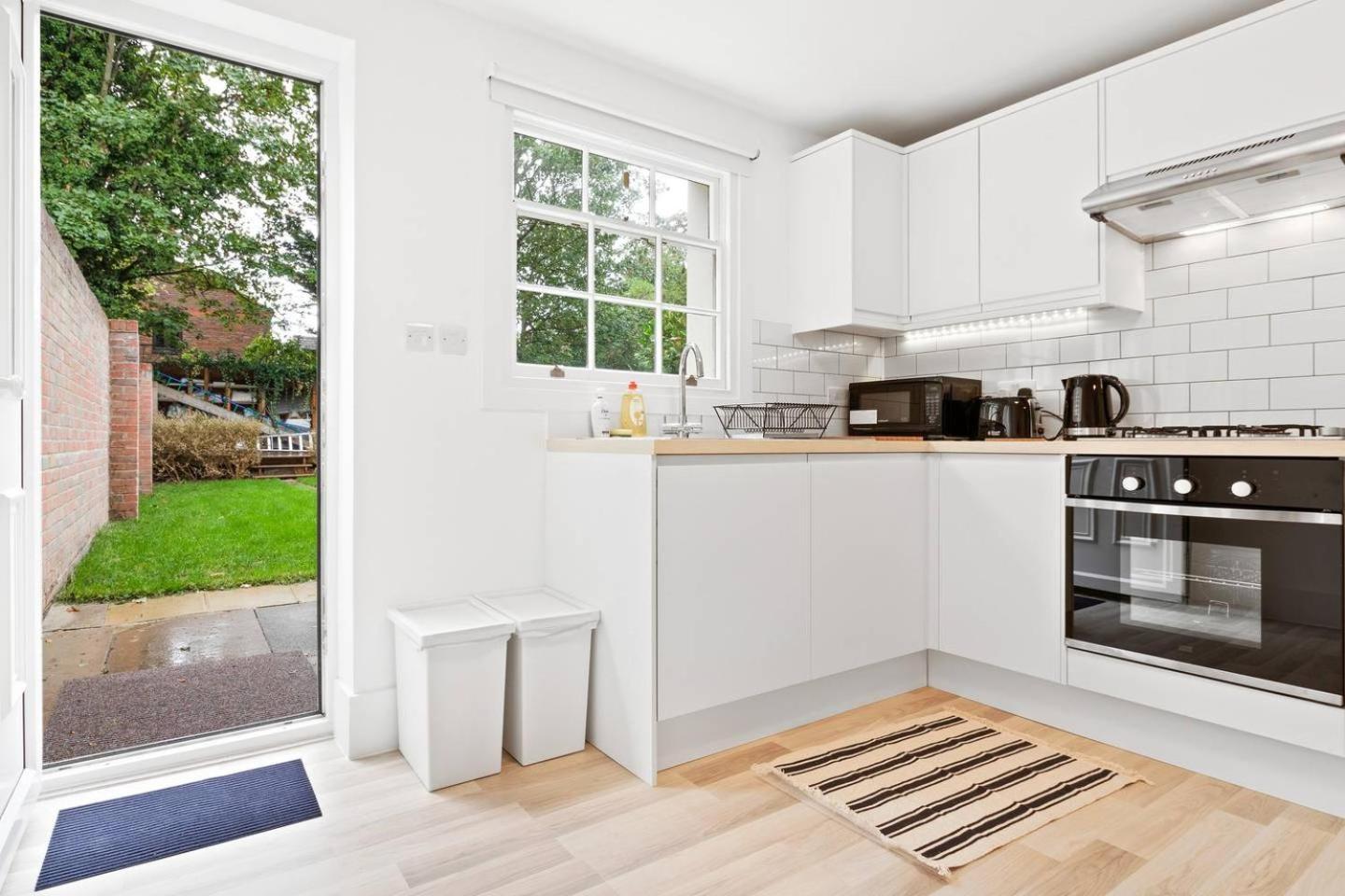 Airy Spacious 1 Bedroom Aprtment With Garden In Brixton London