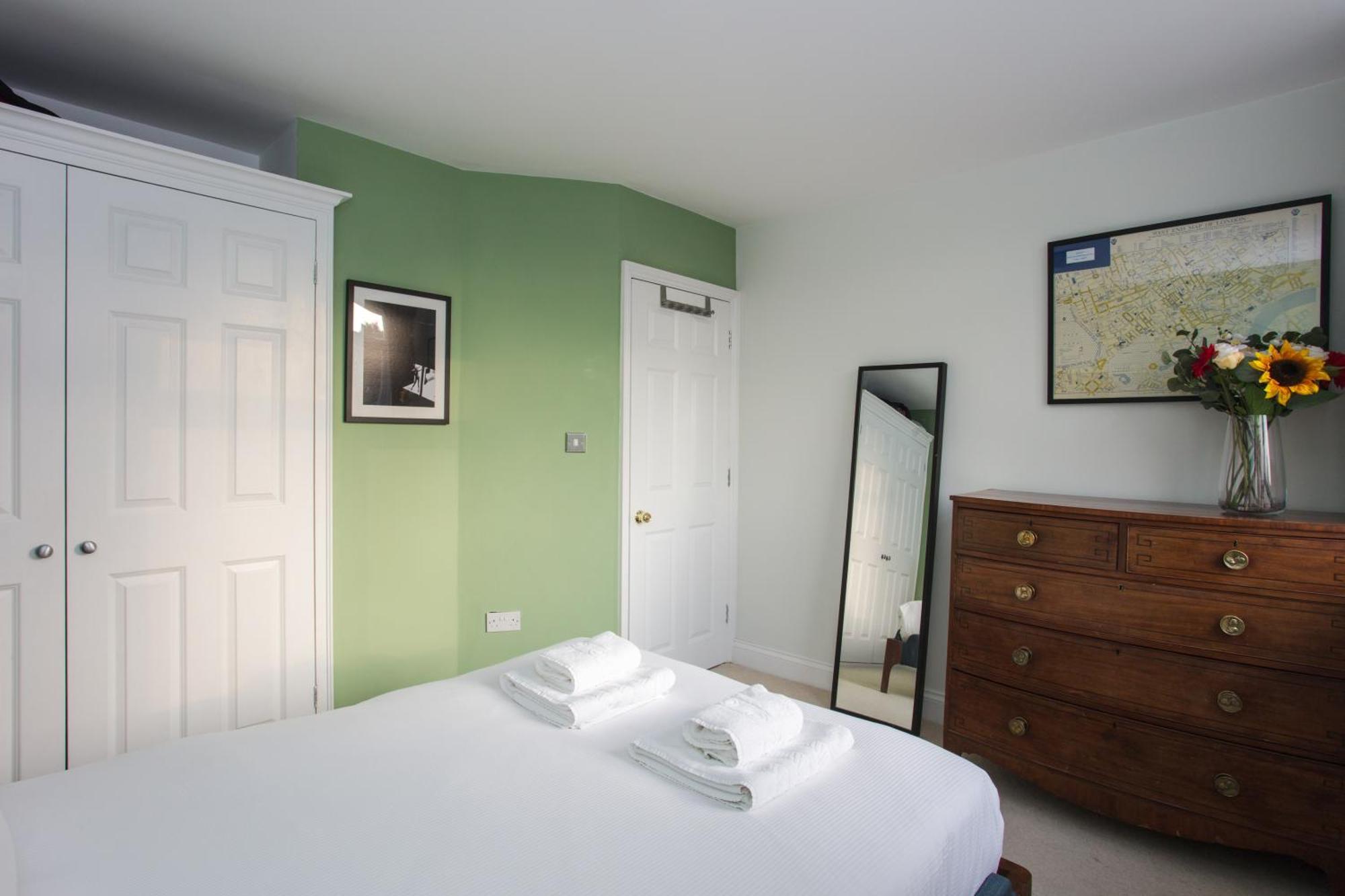 Lovely 2 Bedroom Flat Near Whitechapel Station