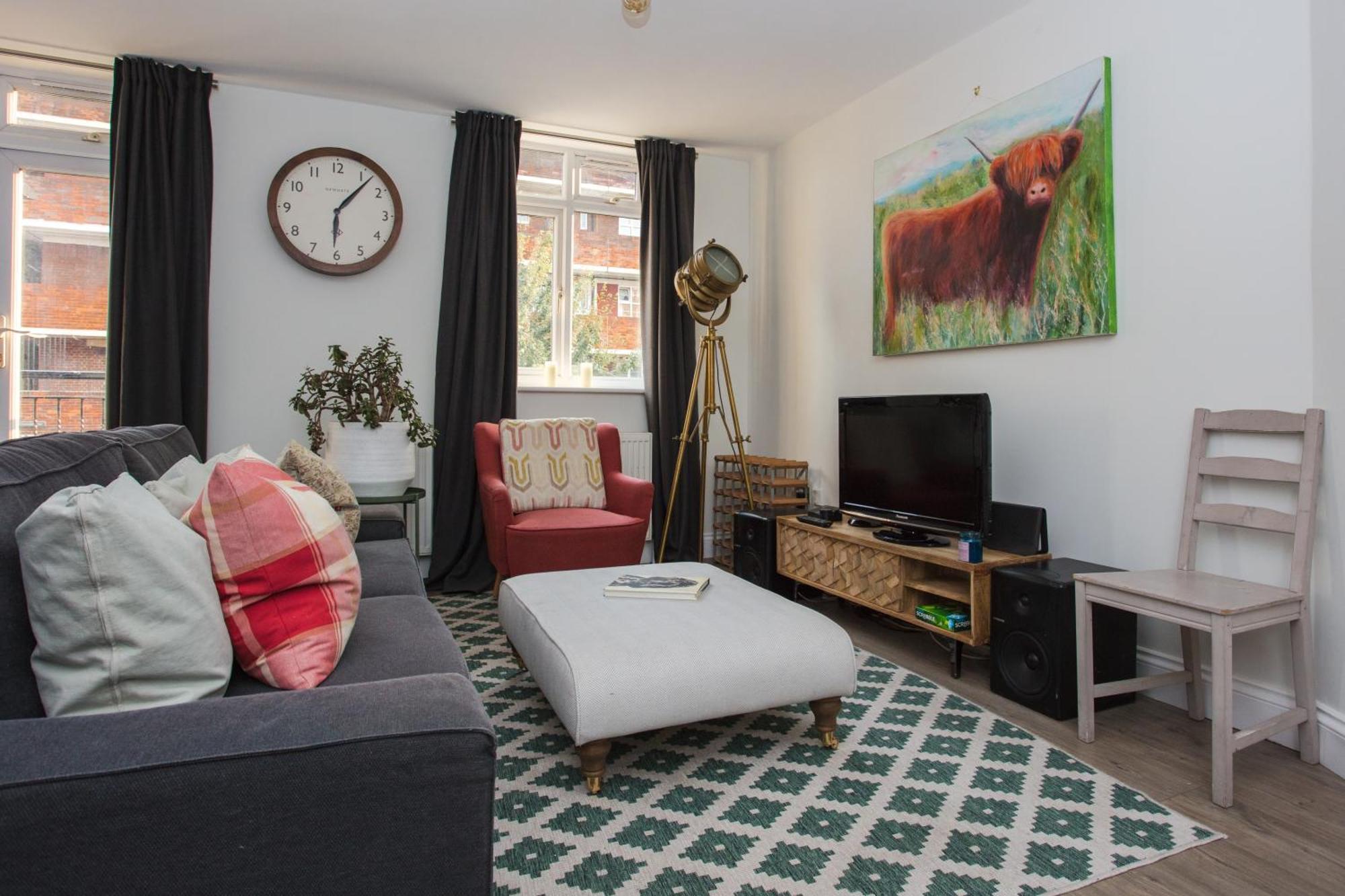 Lovely 2 Bedroom Flat Near Whitechapel Station *