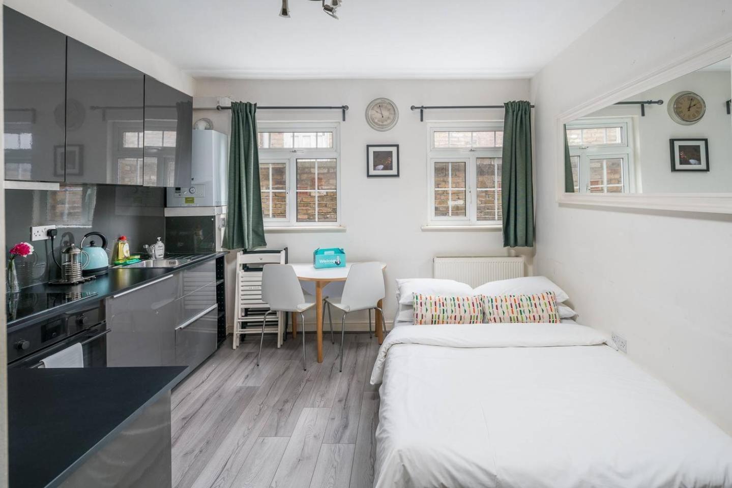 Contemporary 2 Bedroom In Angel Apartment