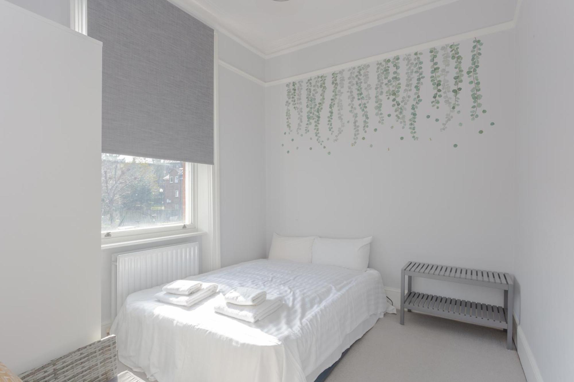 Apartment Newly Renovated 3 Bedroom In North West