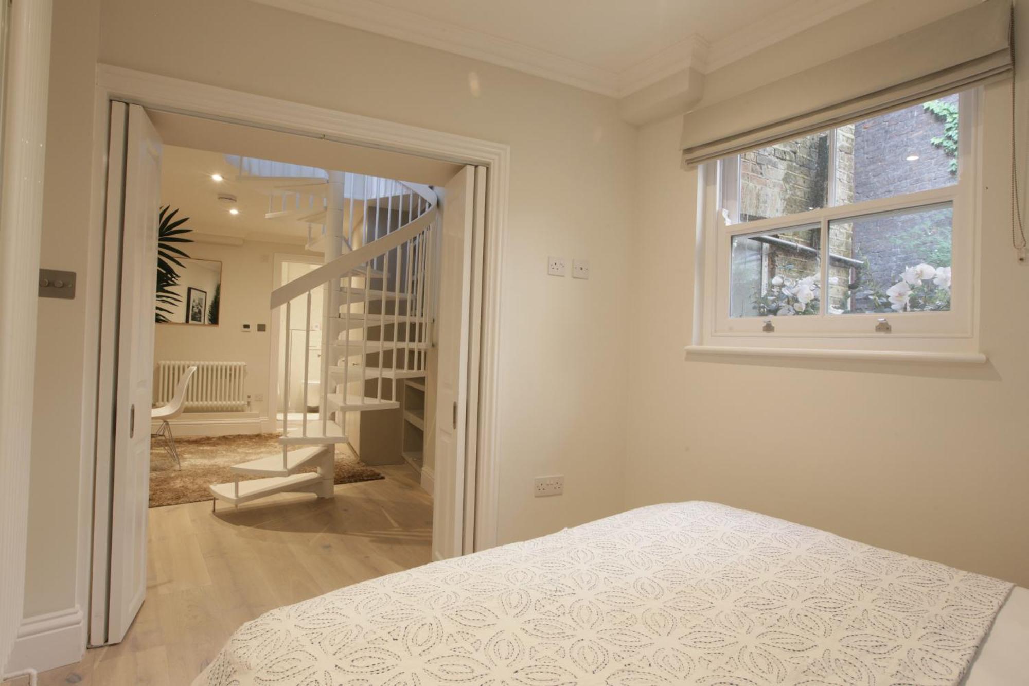 Newly Refurbished 1 Bedroom In Vibrant Notting Hill Apartment