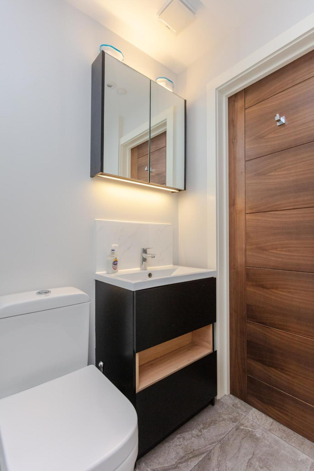 Spacious And Modern In Pimlico Apartment London